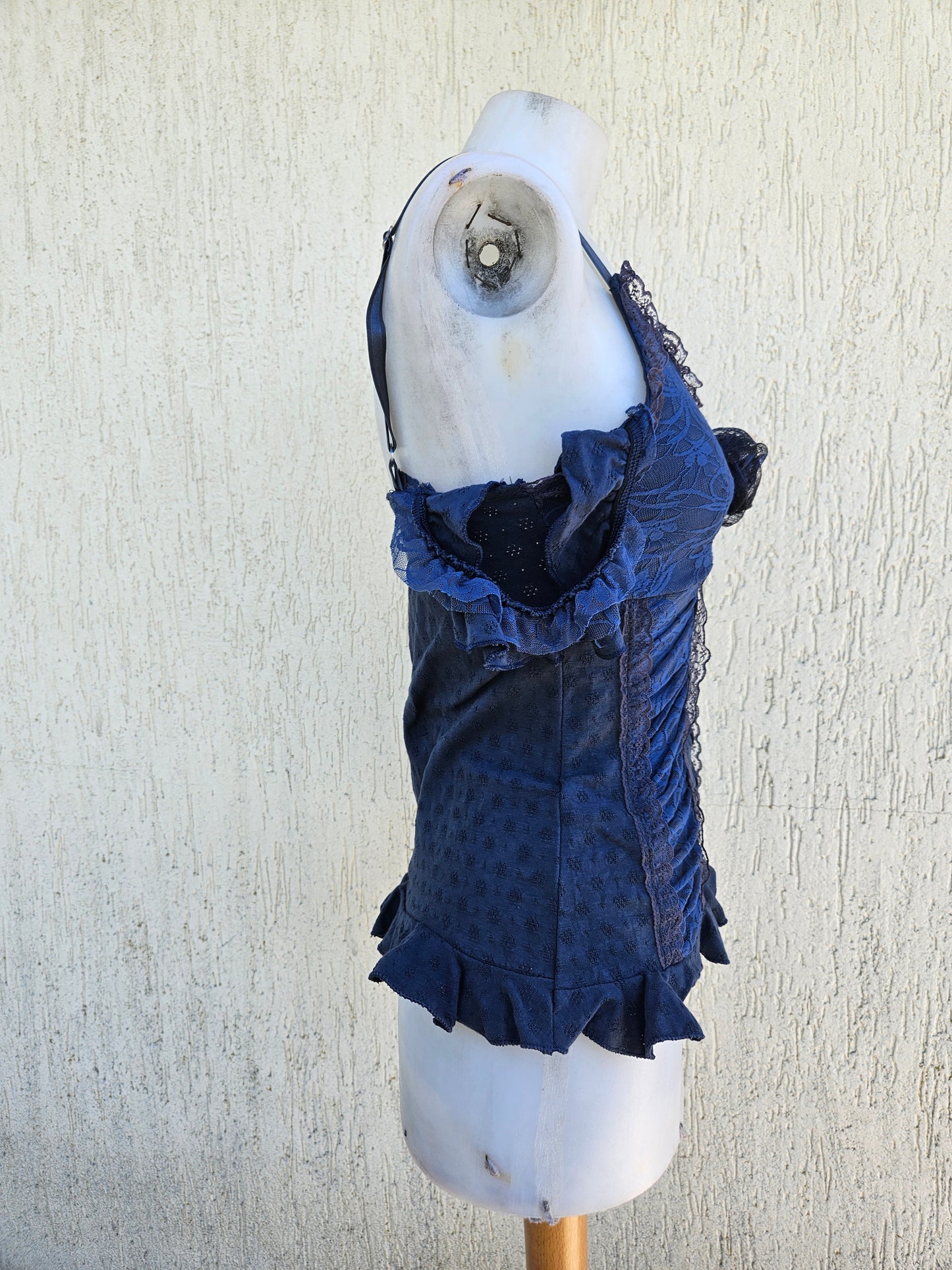 Haut bleu détail dentelle