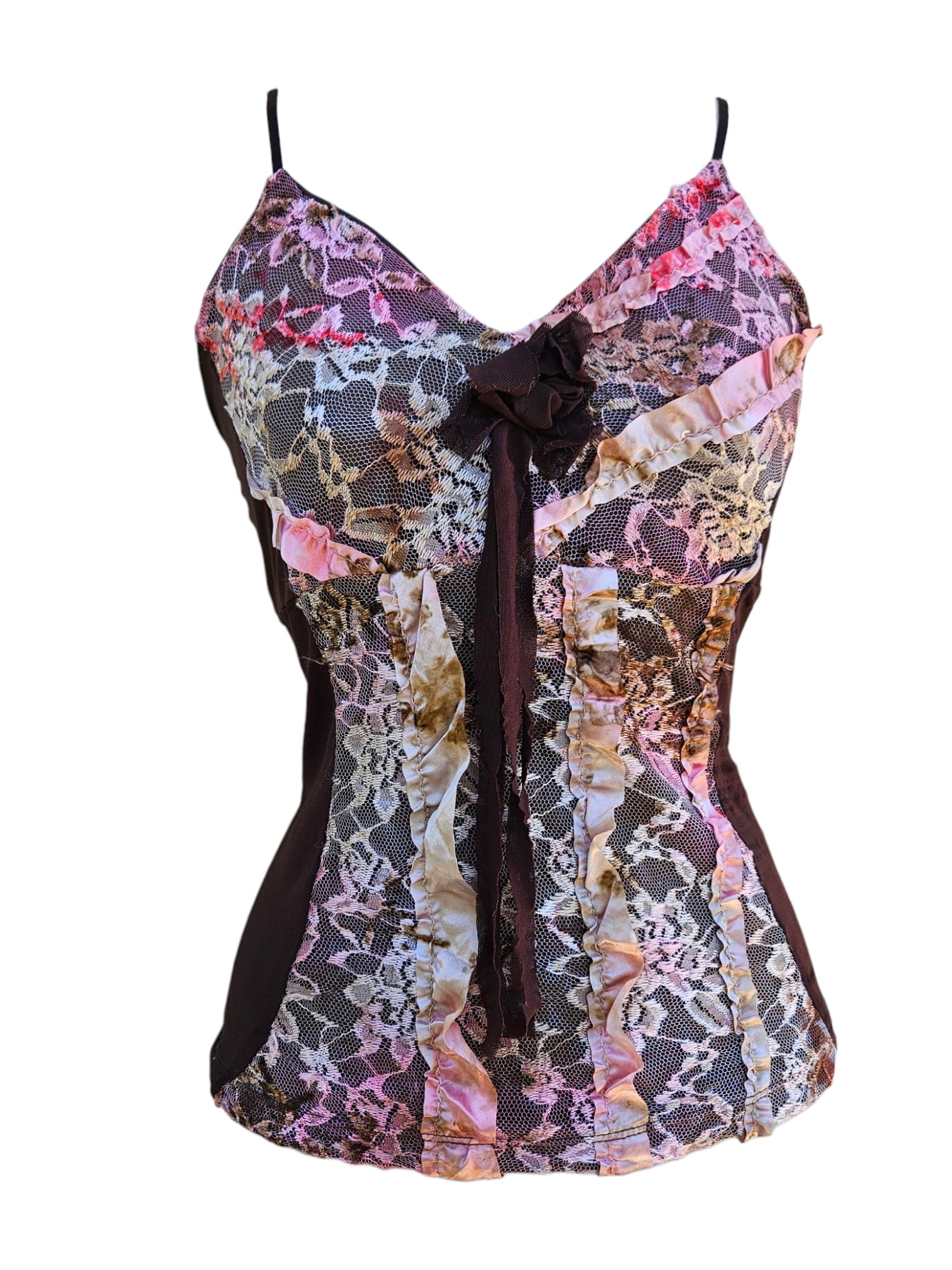 Haut vintag combinant des sections en tissu uni marron et des panneaux en dentelle floral. Pièce vintage fairycore et whimsical tout droit sortie d'une reverie des années 2000 / y2k.