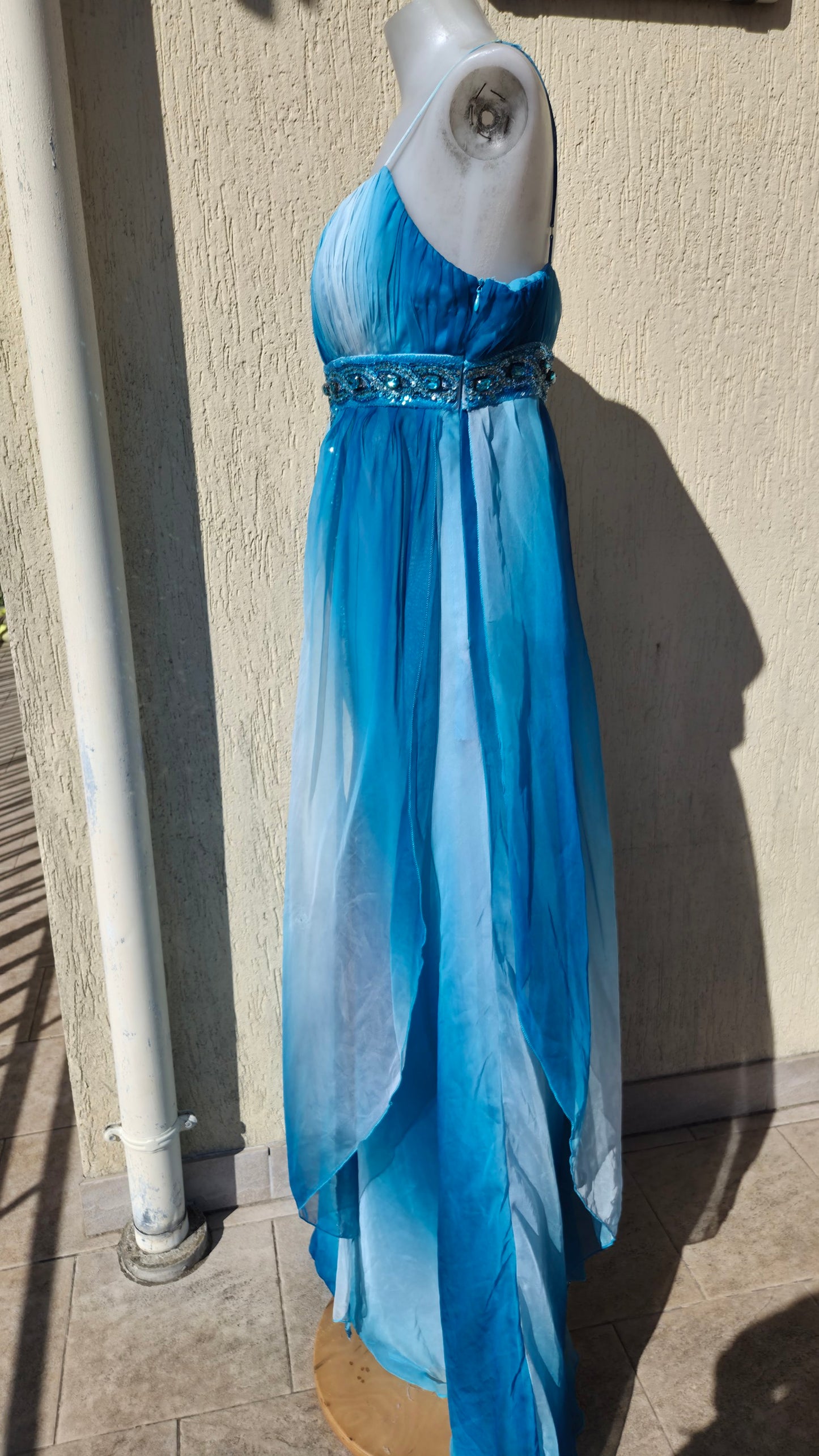 Robe bleu détails pierres