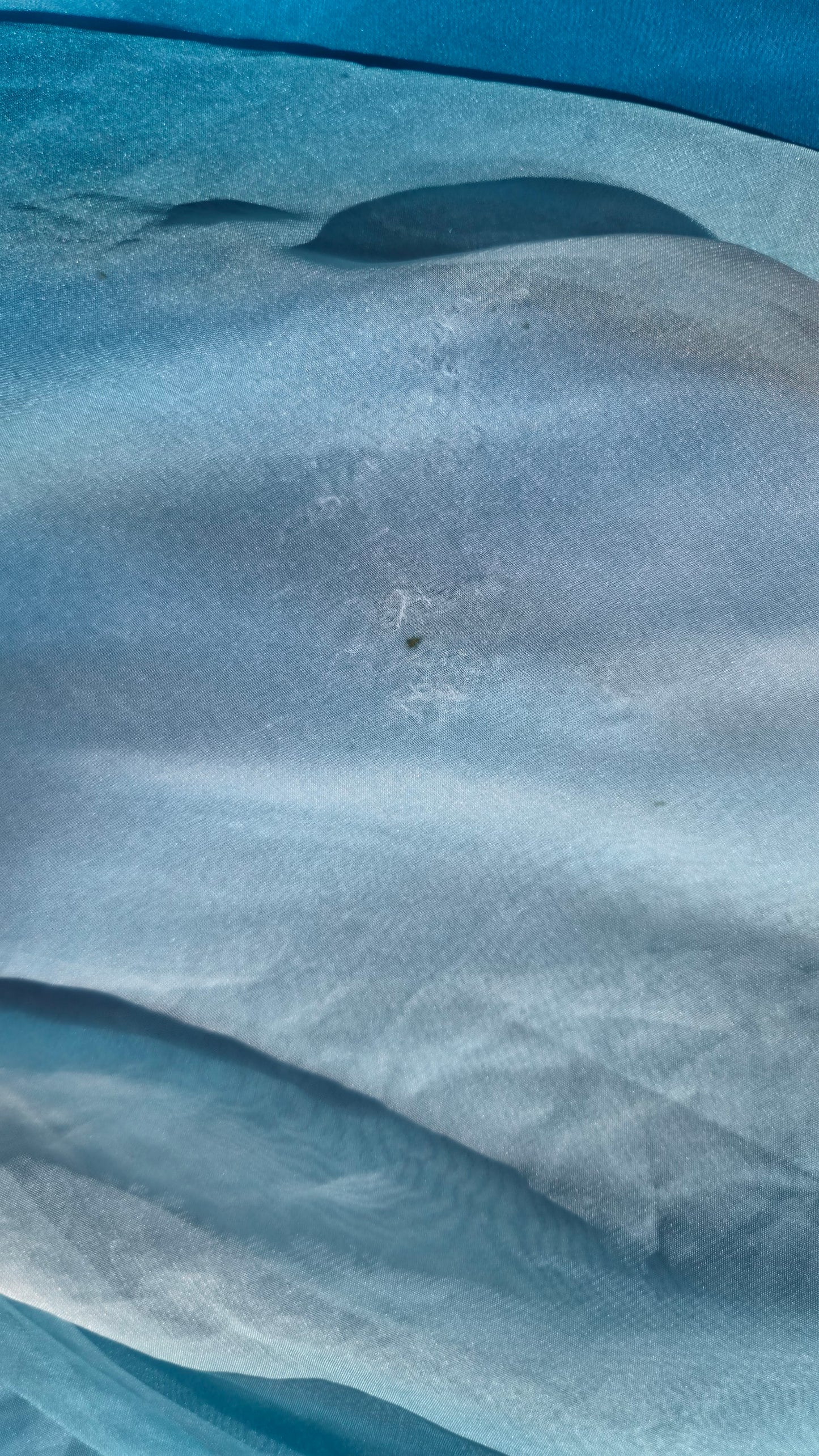 Robe bleu détails pierres
