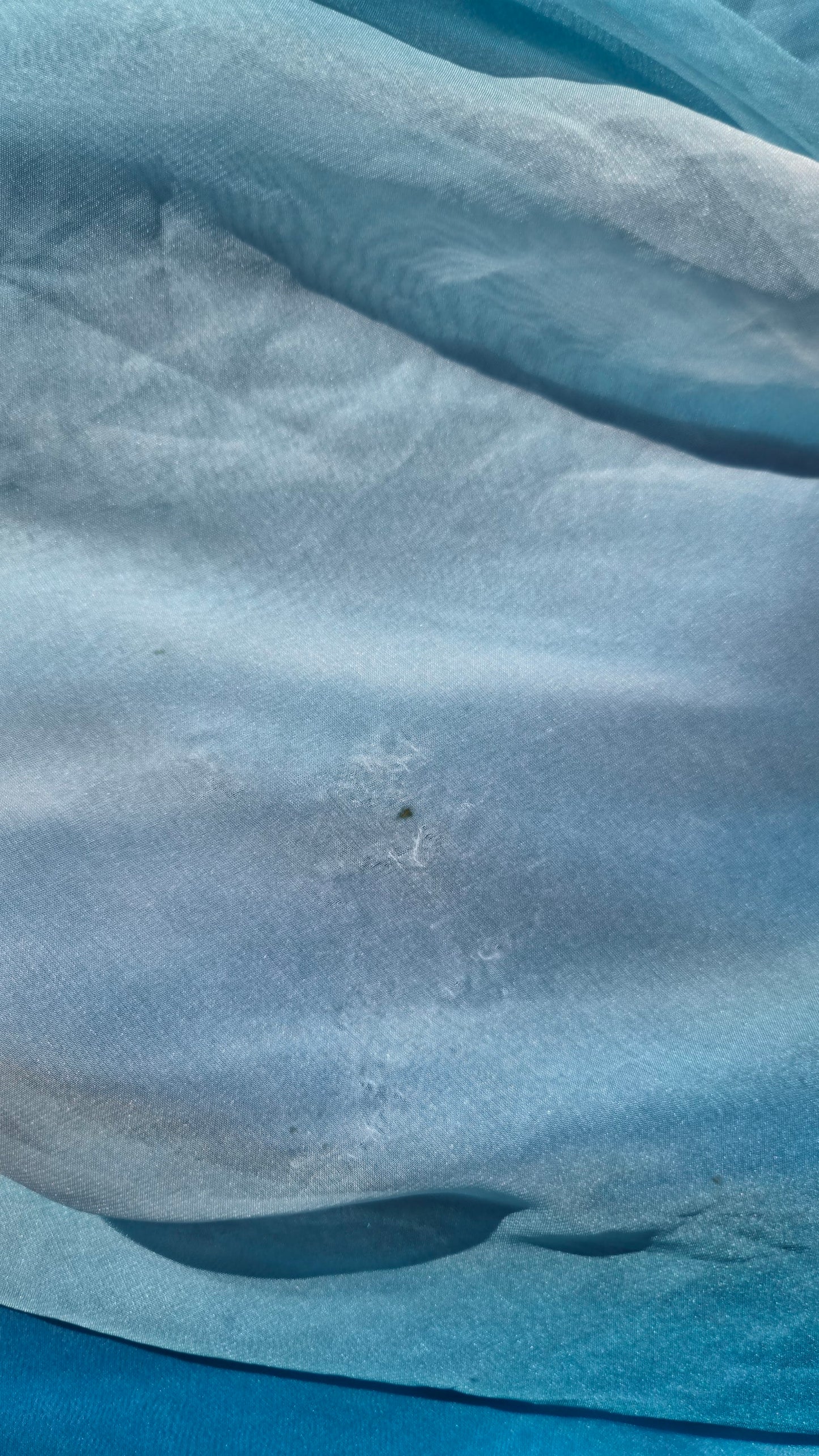 Robe bleu détails pierres