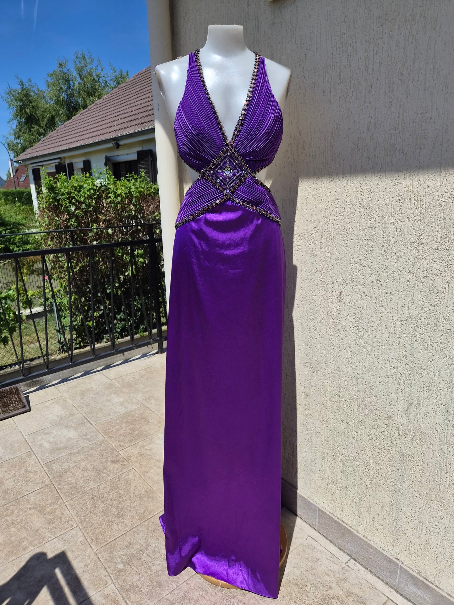 Robe dos nu brodée violette