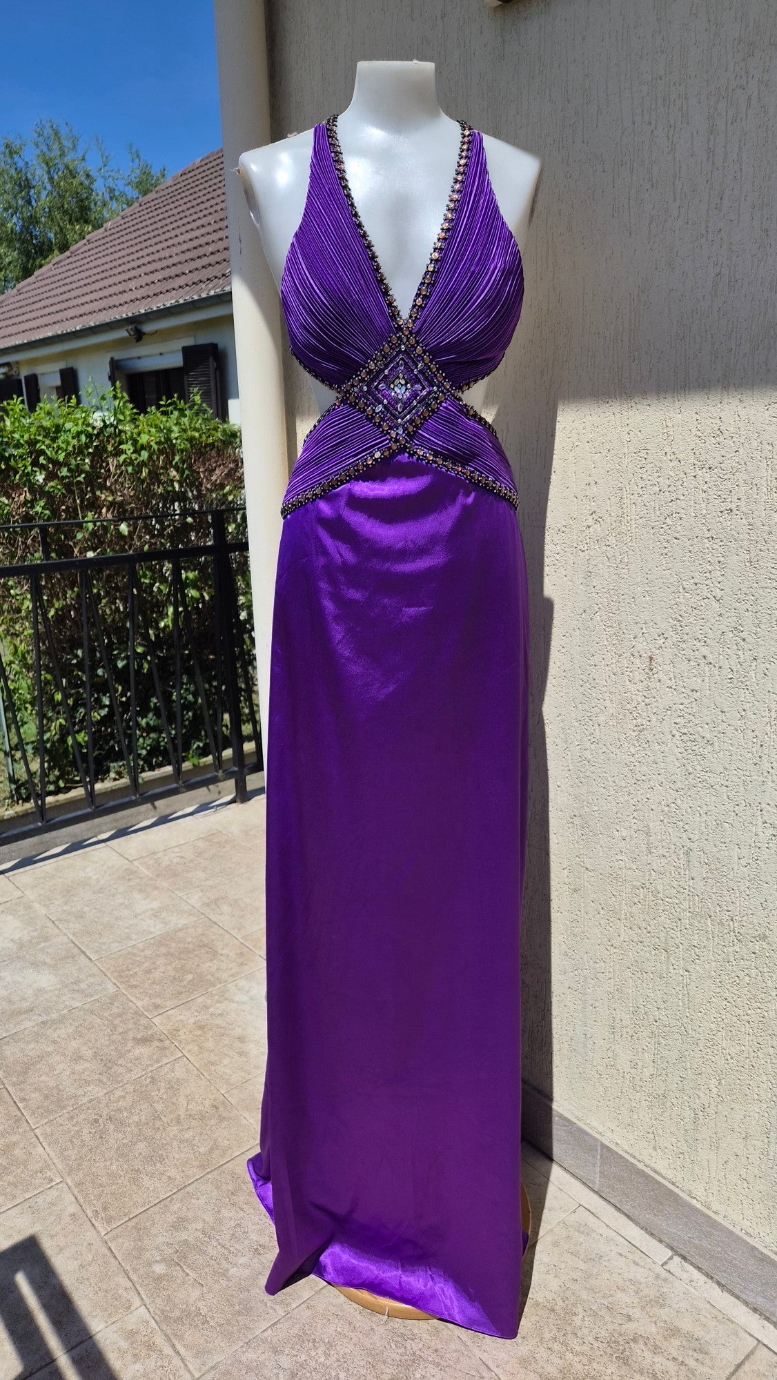Robe dos nu brodée violette