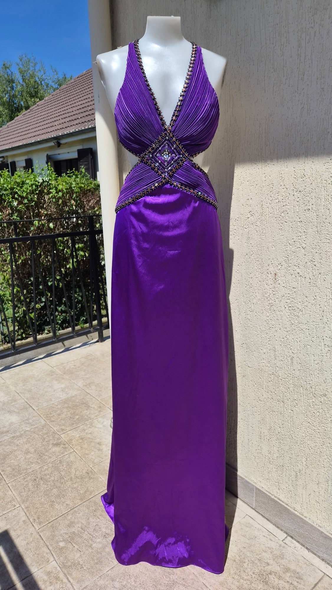 Robe dos nu brodée violette