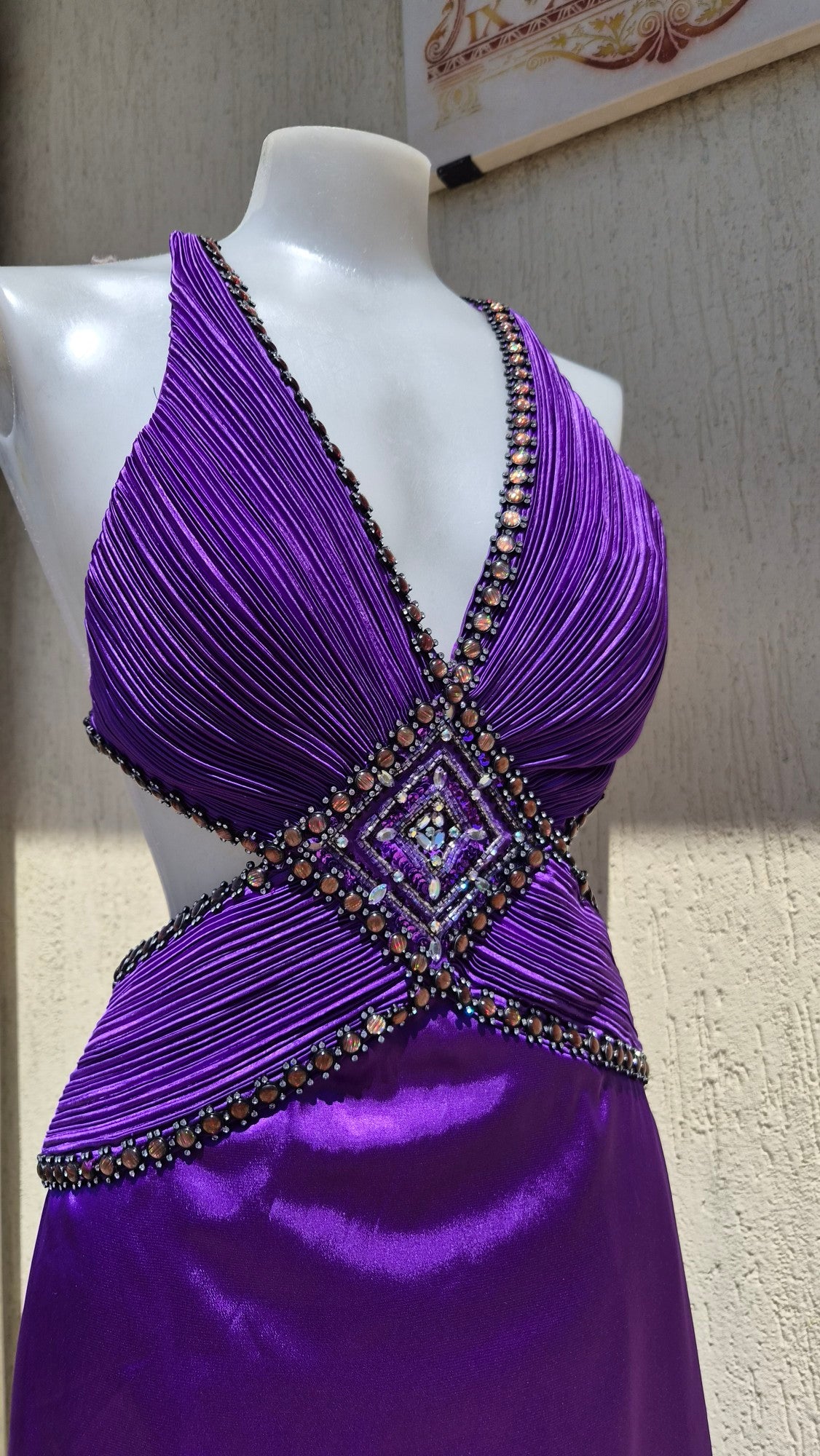 Robe dos nu brodée violette