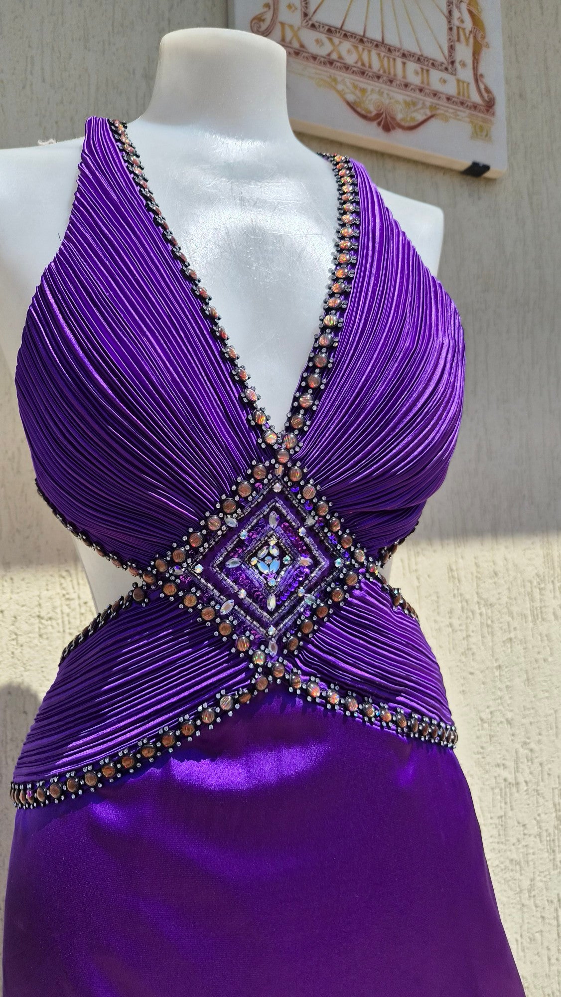 Robe dos nu brodée violette