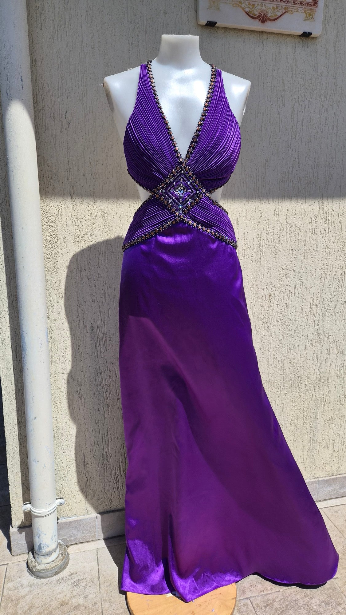 Robe dos nu brodée violette