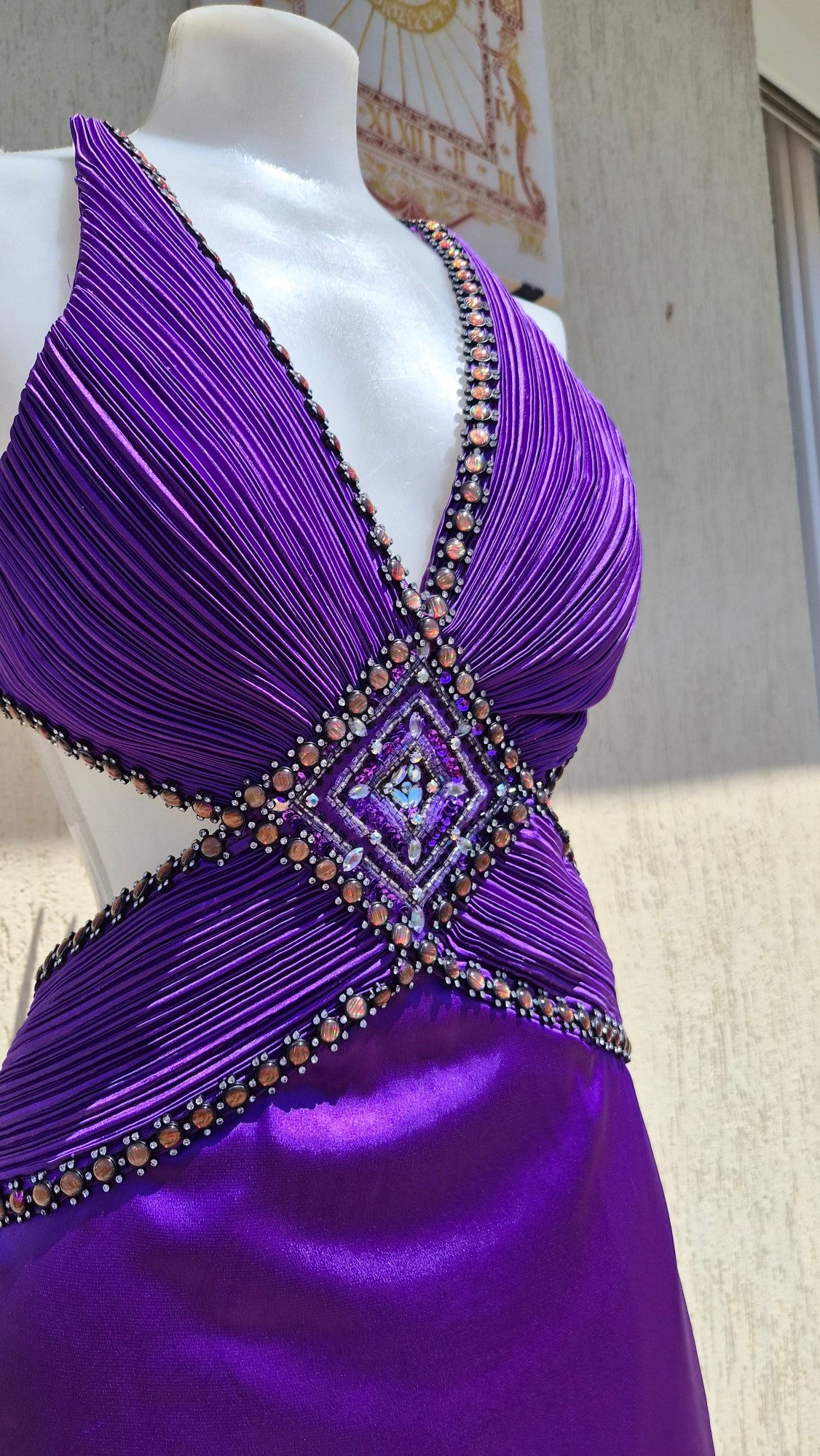 Robe dos nu brodée violette