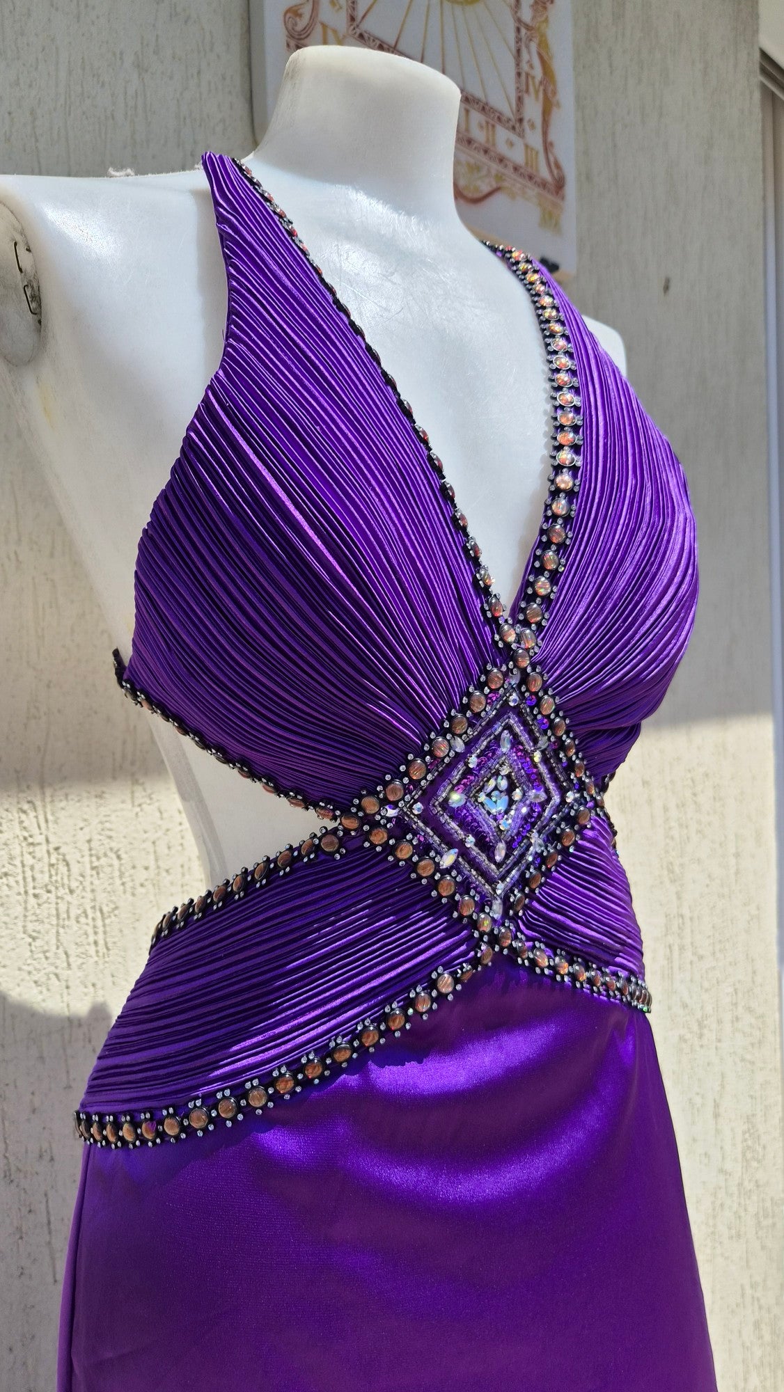 Robe dos nu brodée violette