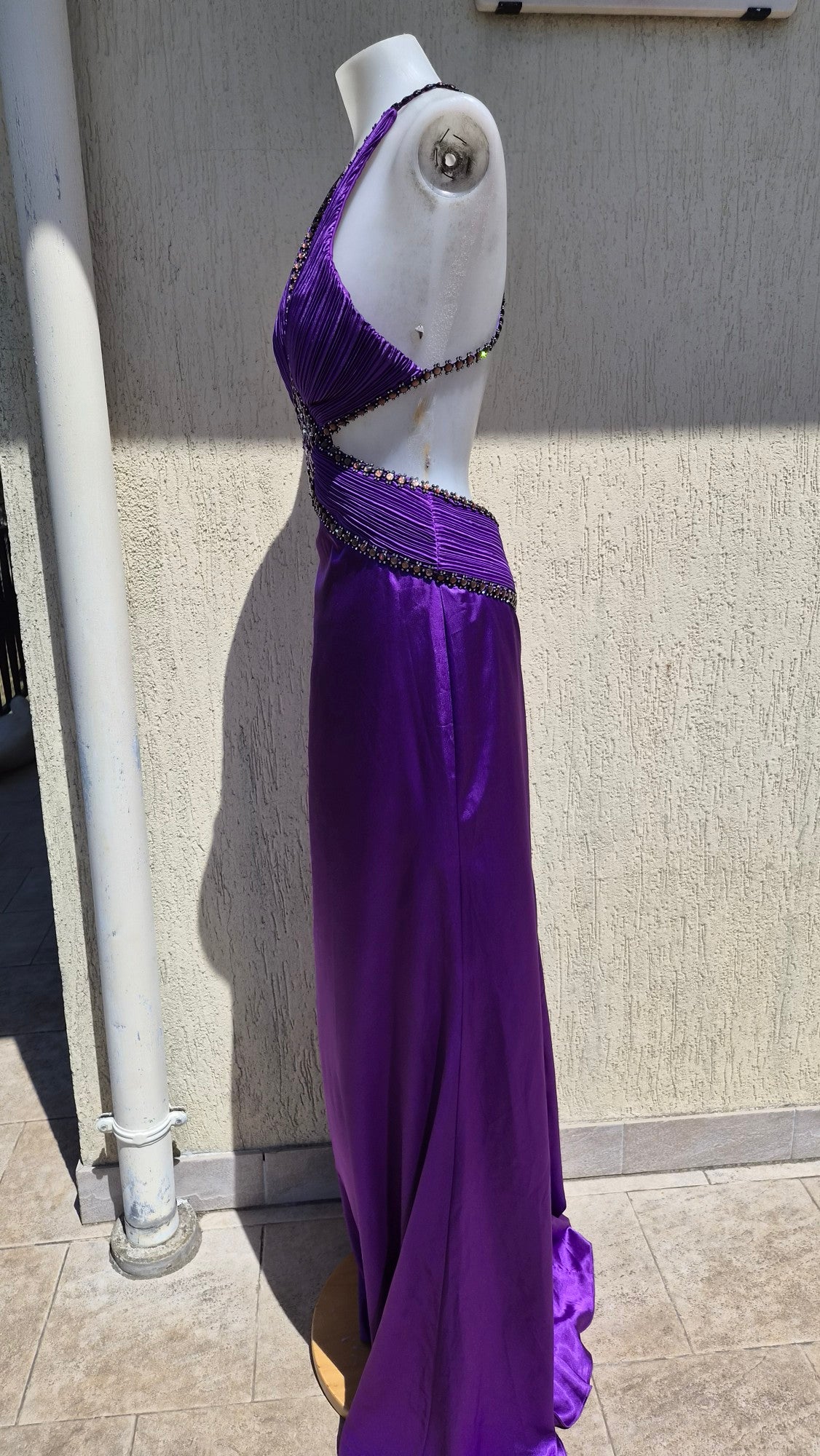 Robe dos nu brodée violette