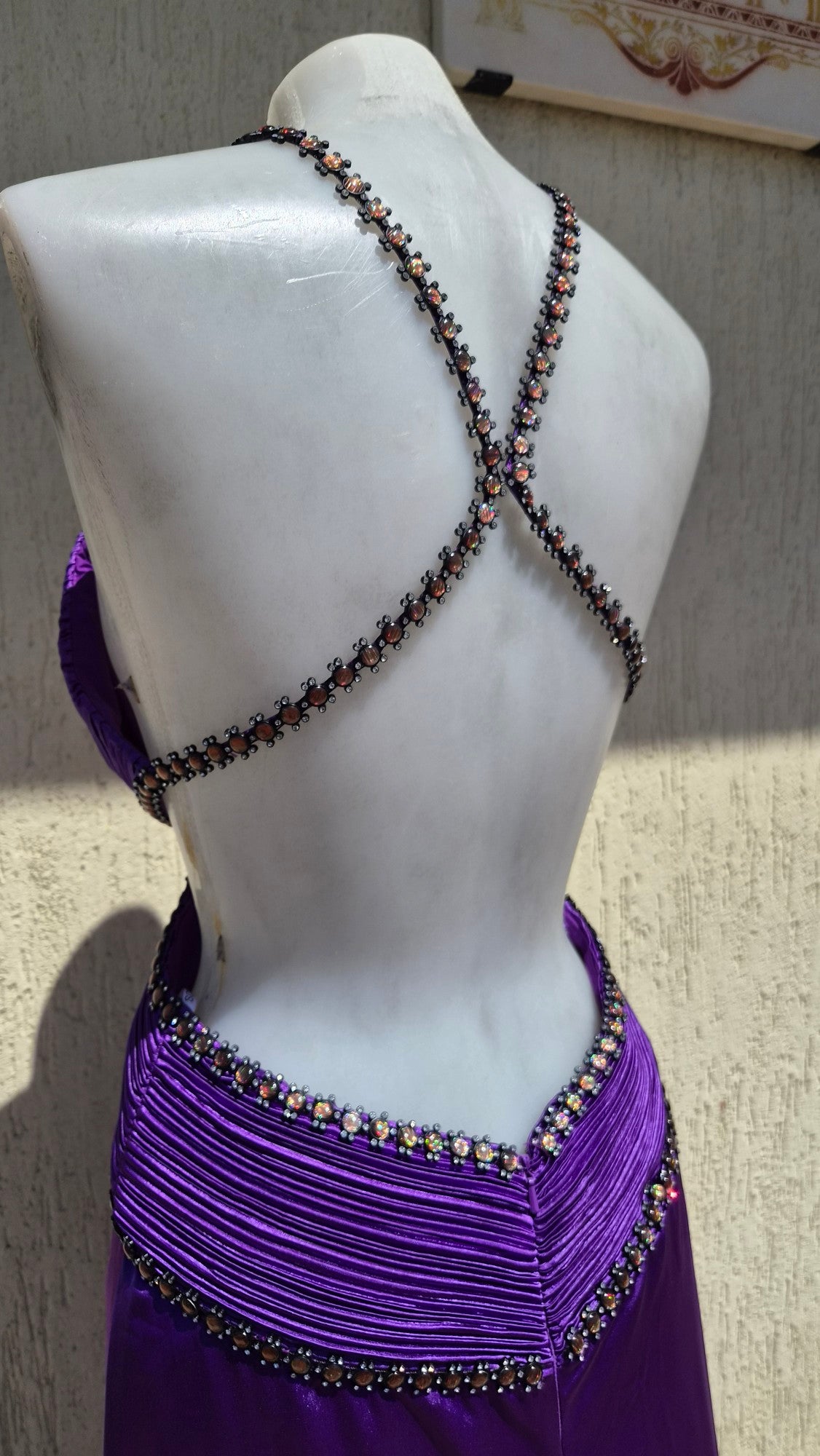 Robe dos nu brodée violette