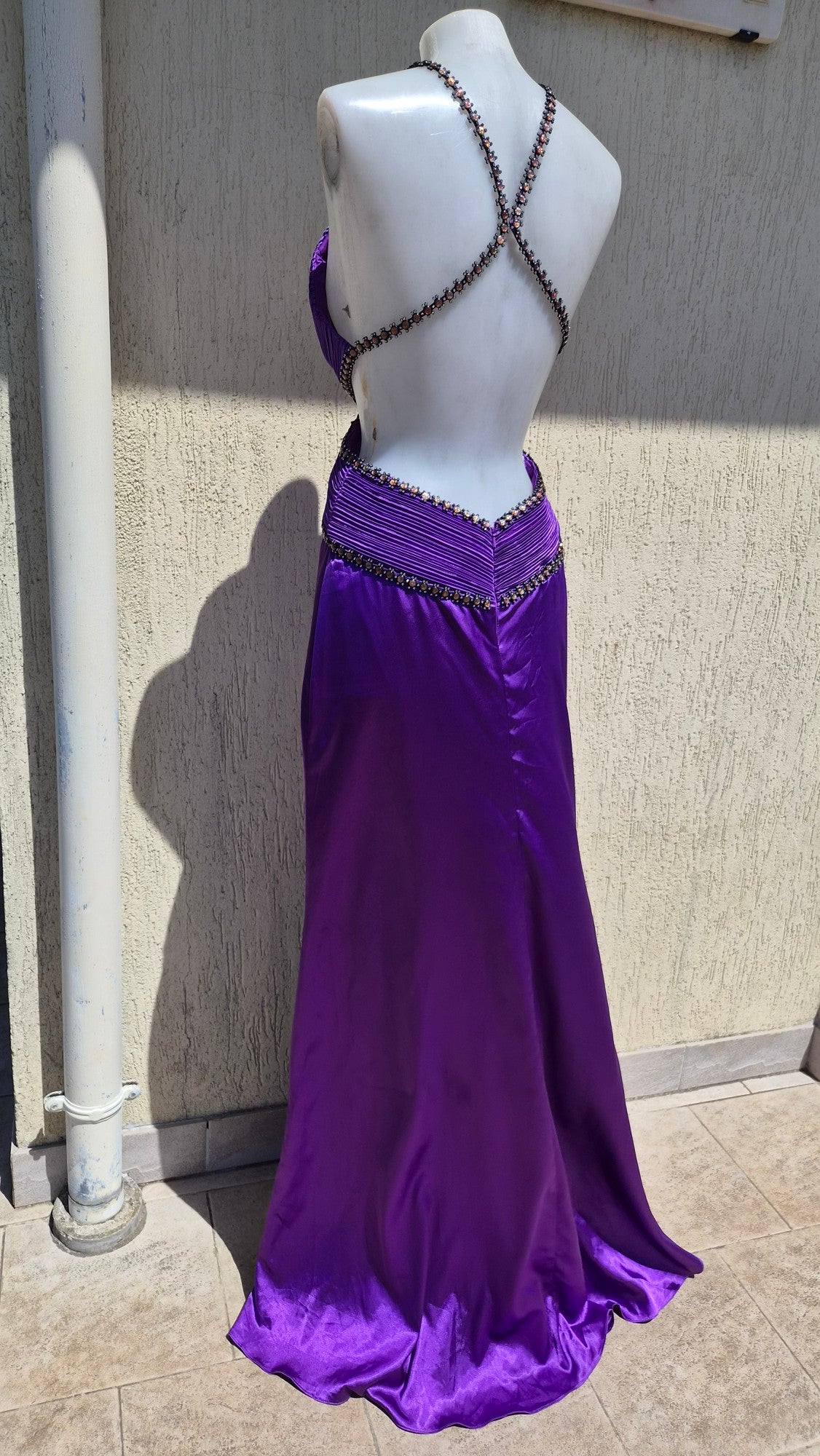 Robe dos nu brodée violette