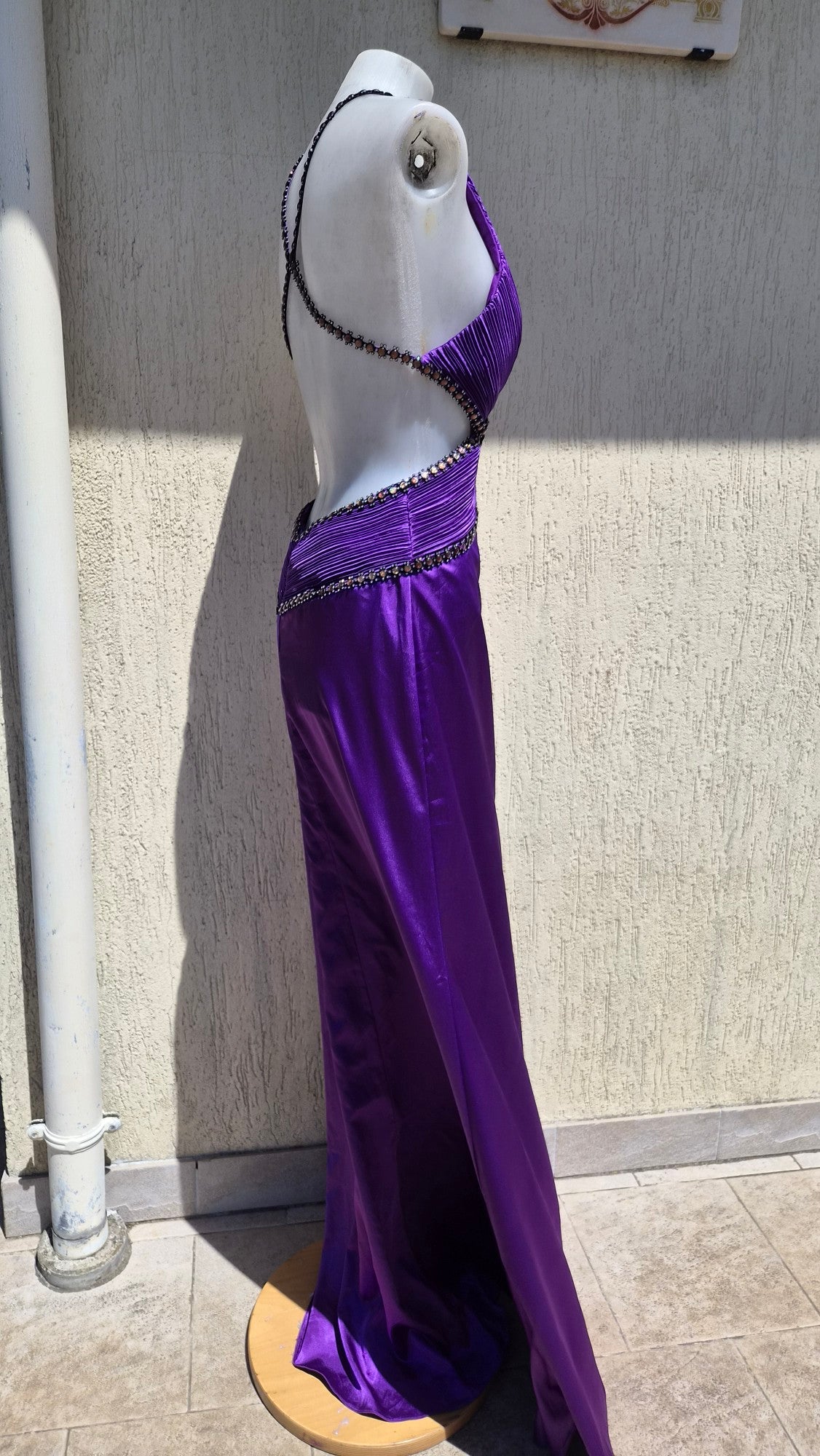 Robe dos nu brodée violette