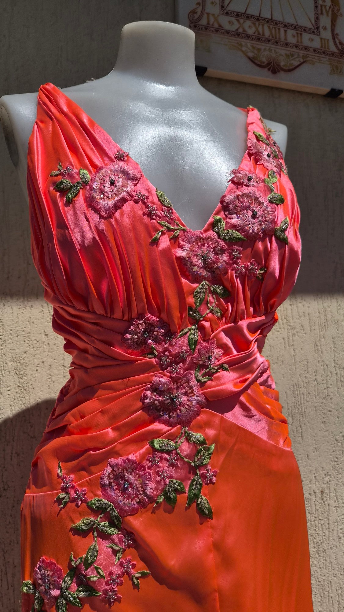 Robe fleurie rose orangé et verte