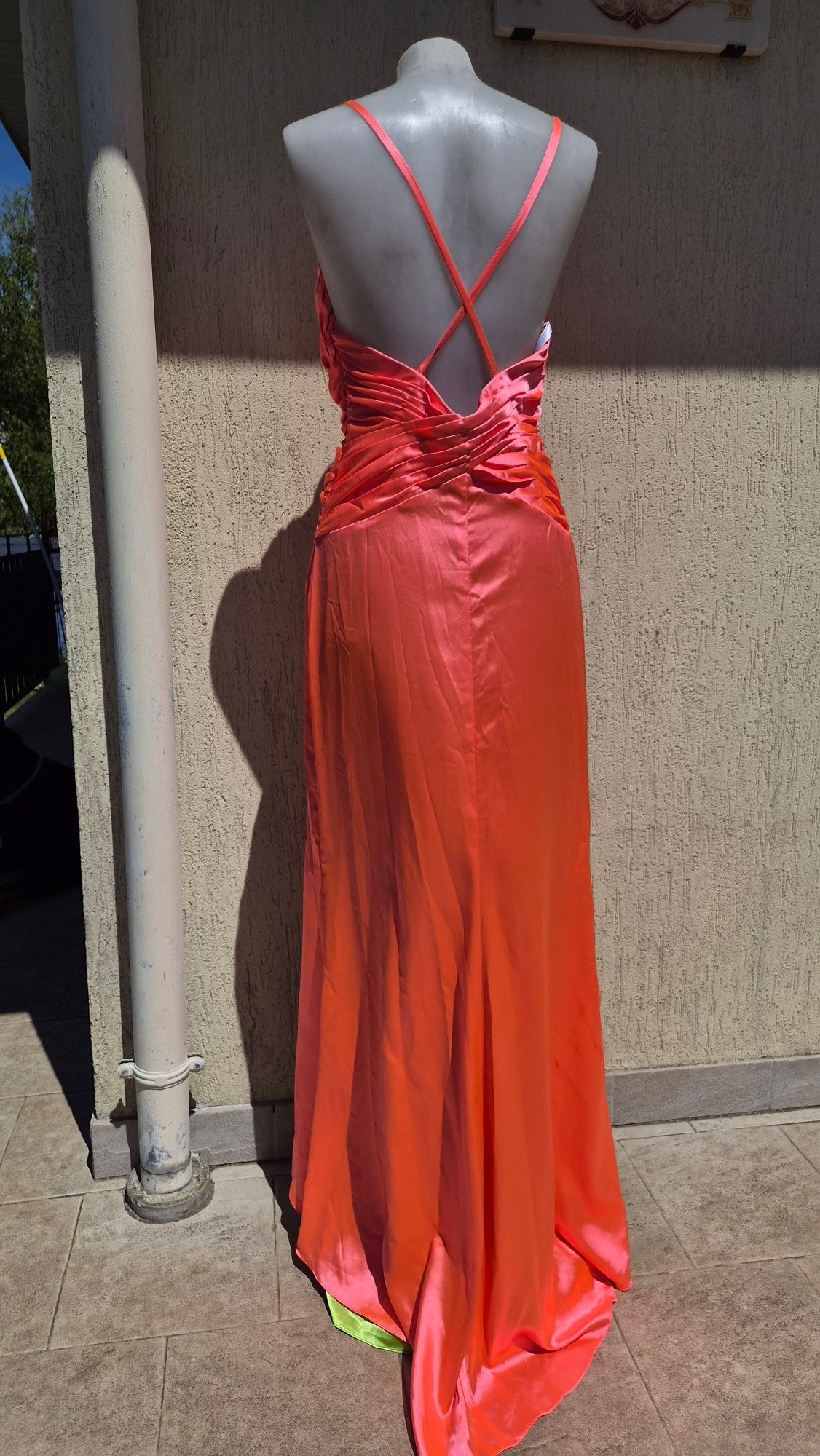 Robe fleurie rose orangé et verte