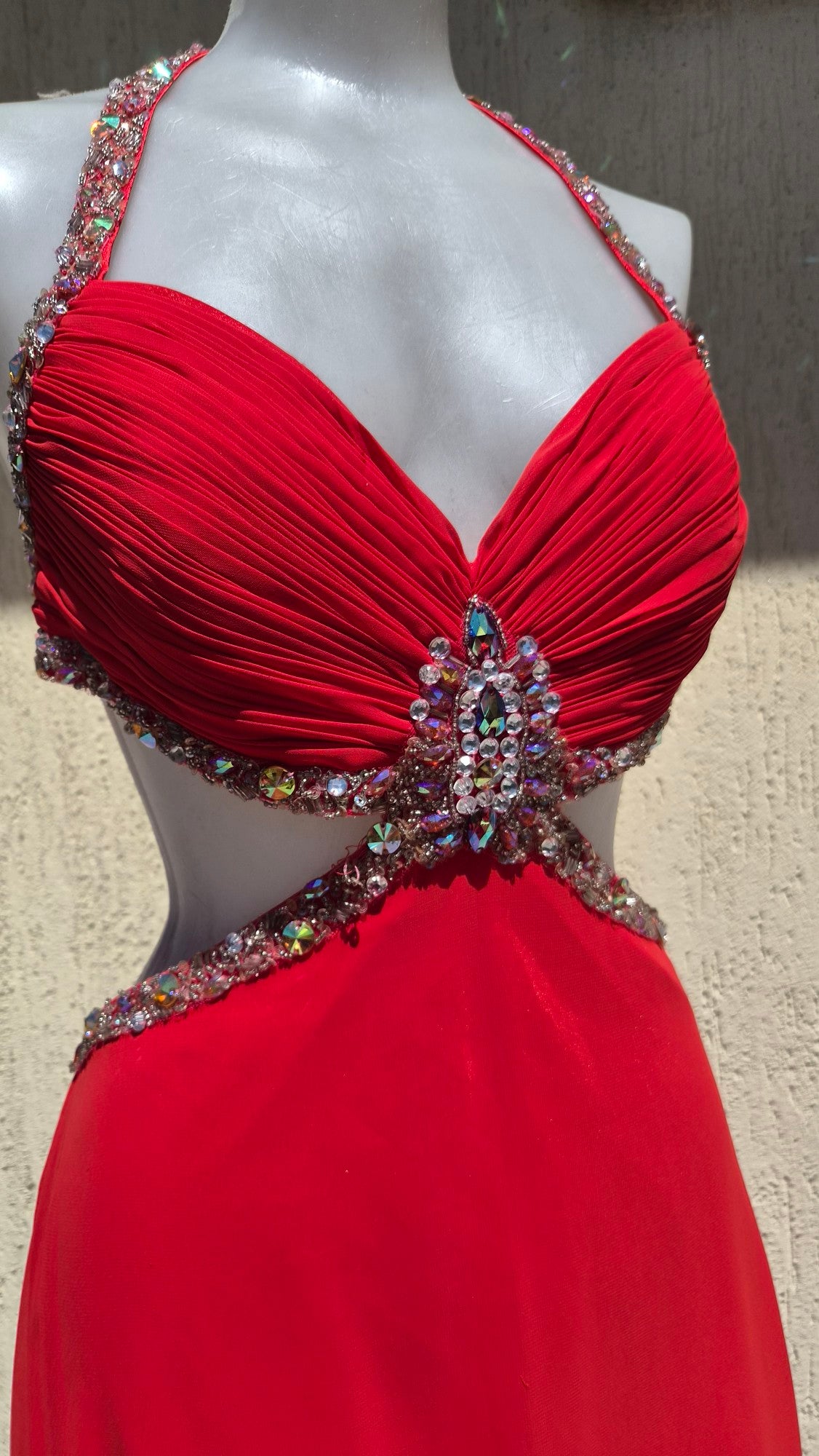 Embroidered red backless dress