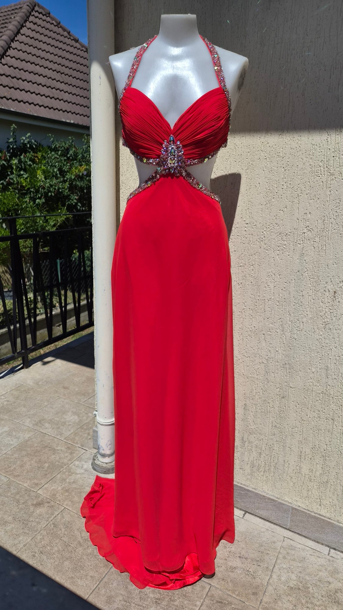 Embroidered red backless dress