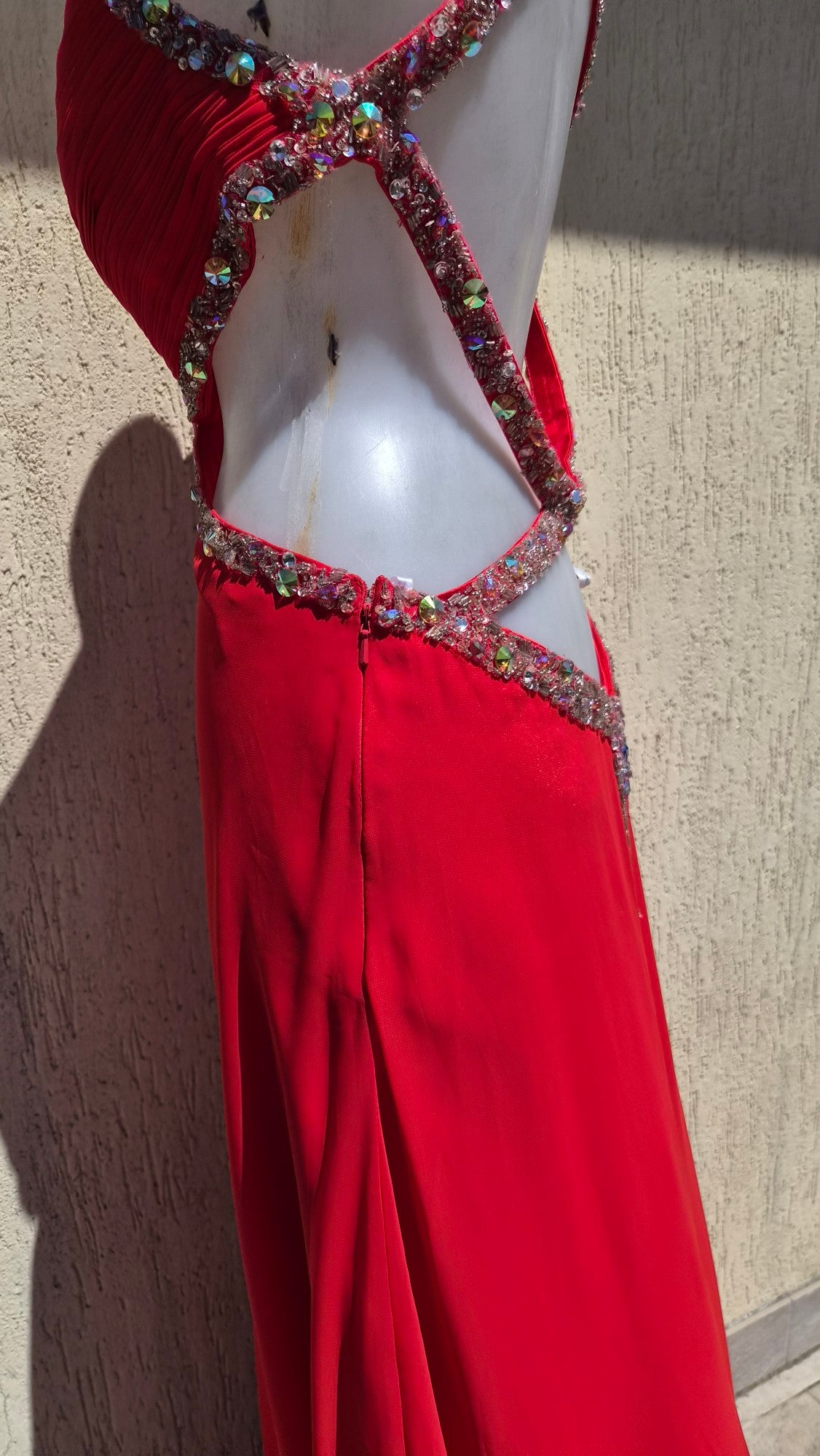 Embroidered red backless dress