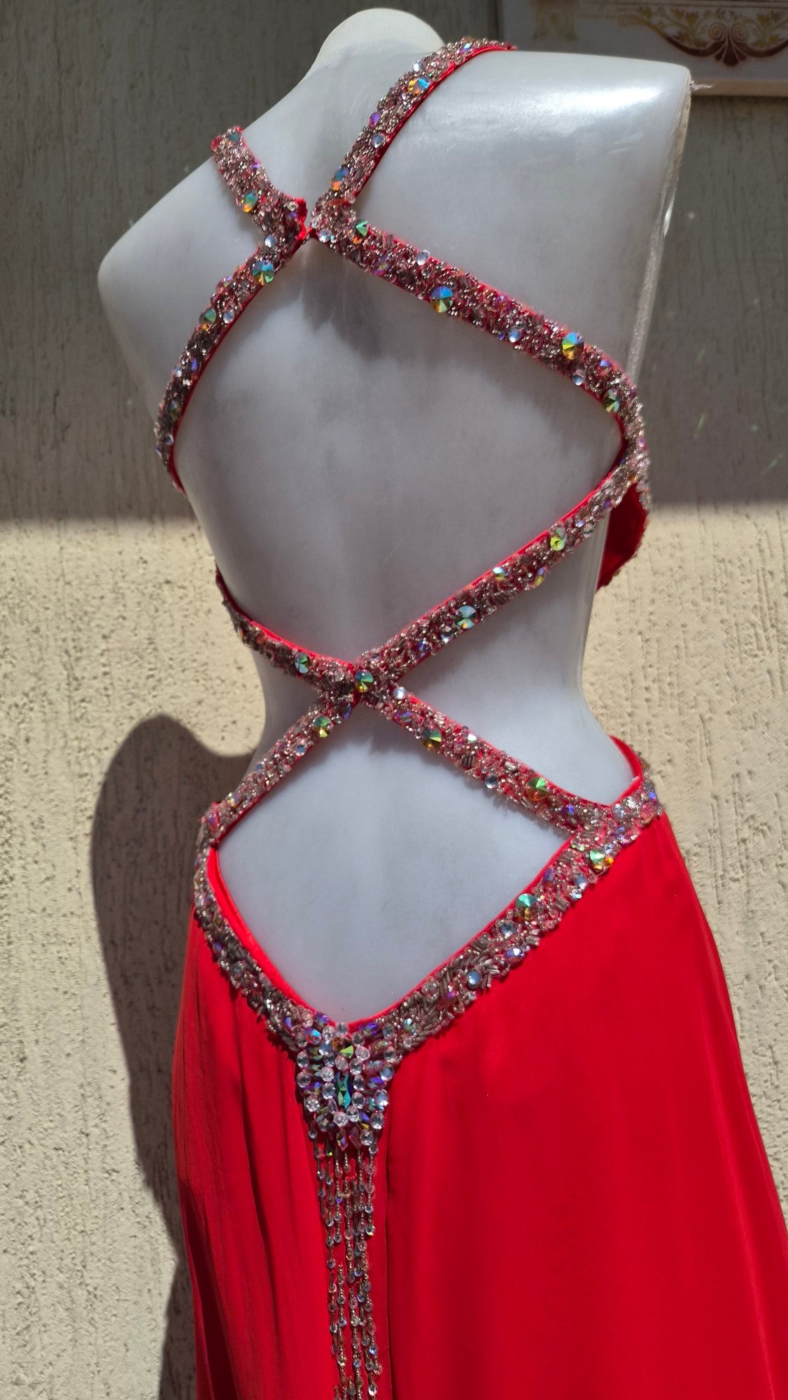 Embroidered red backless dress