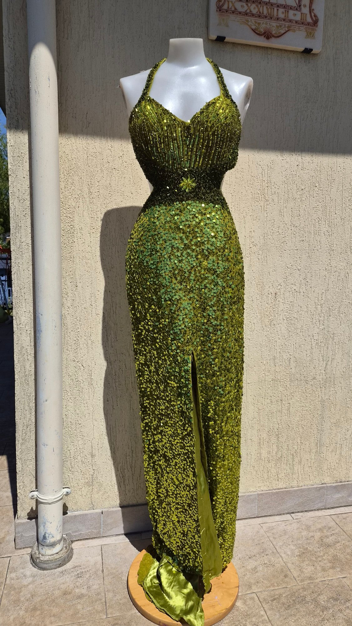 Robe verte brodée