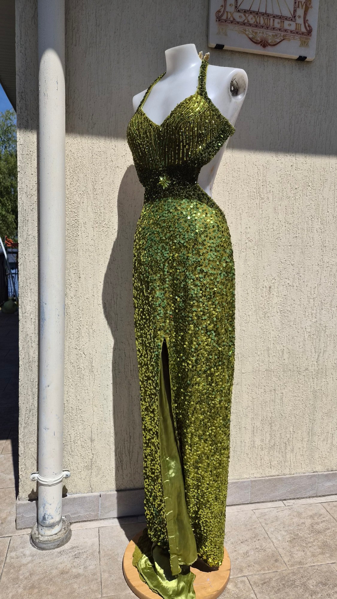 Robe verte brodée