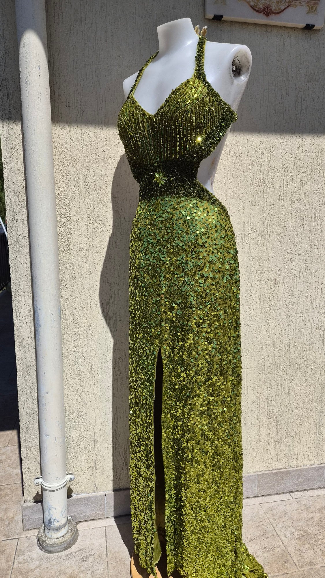Robe verte brodée