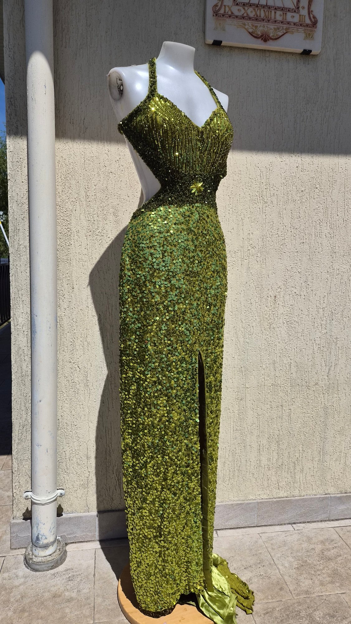 Robe verte brodée