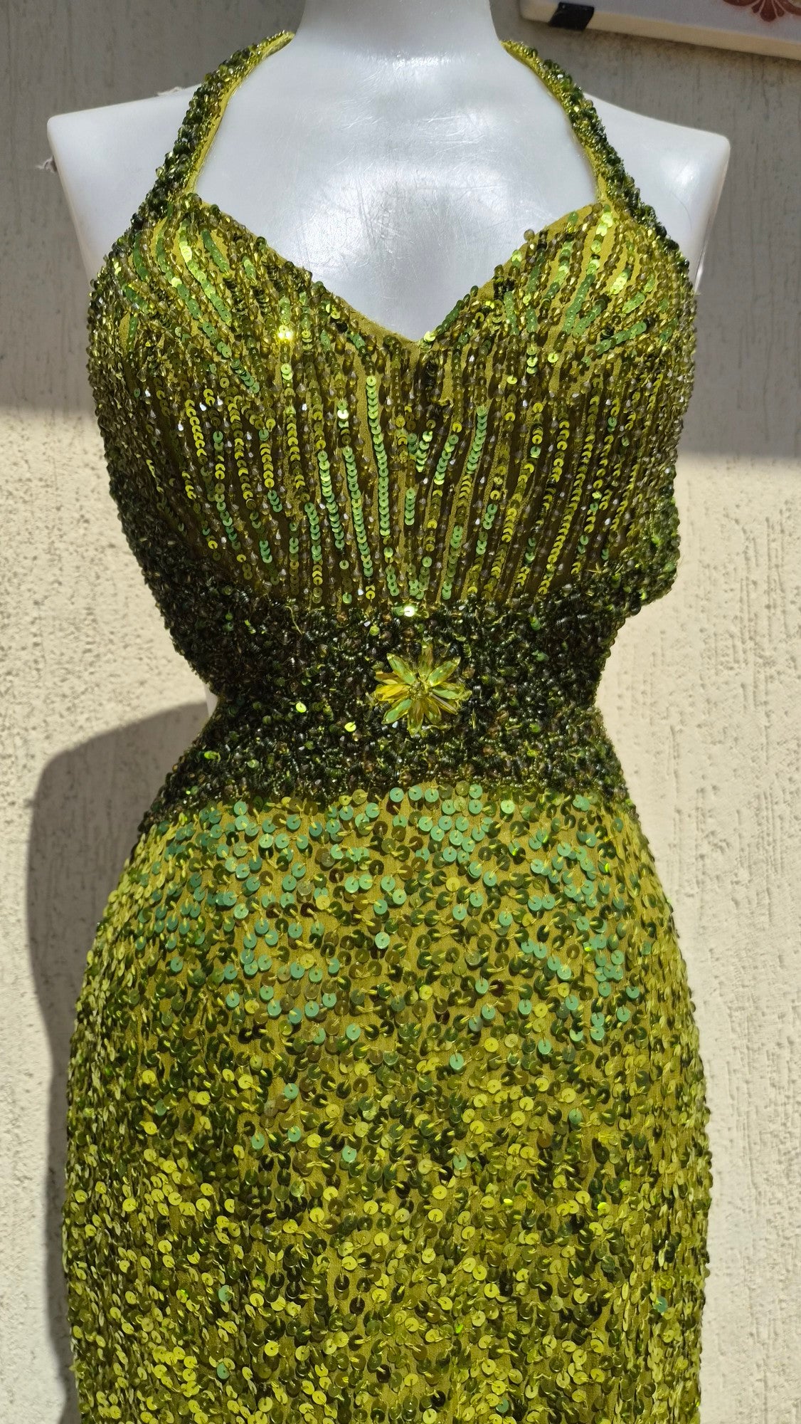 Robe verte brodée