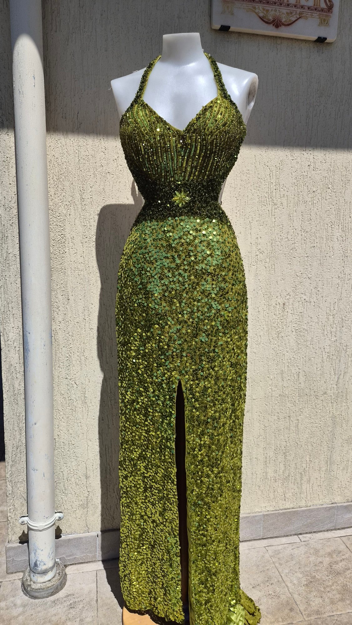 Robe verte brodée