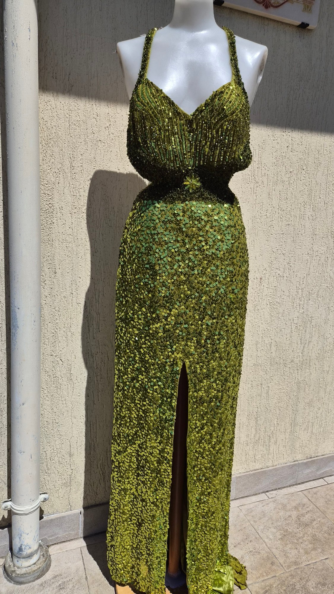 Robe verte brodée