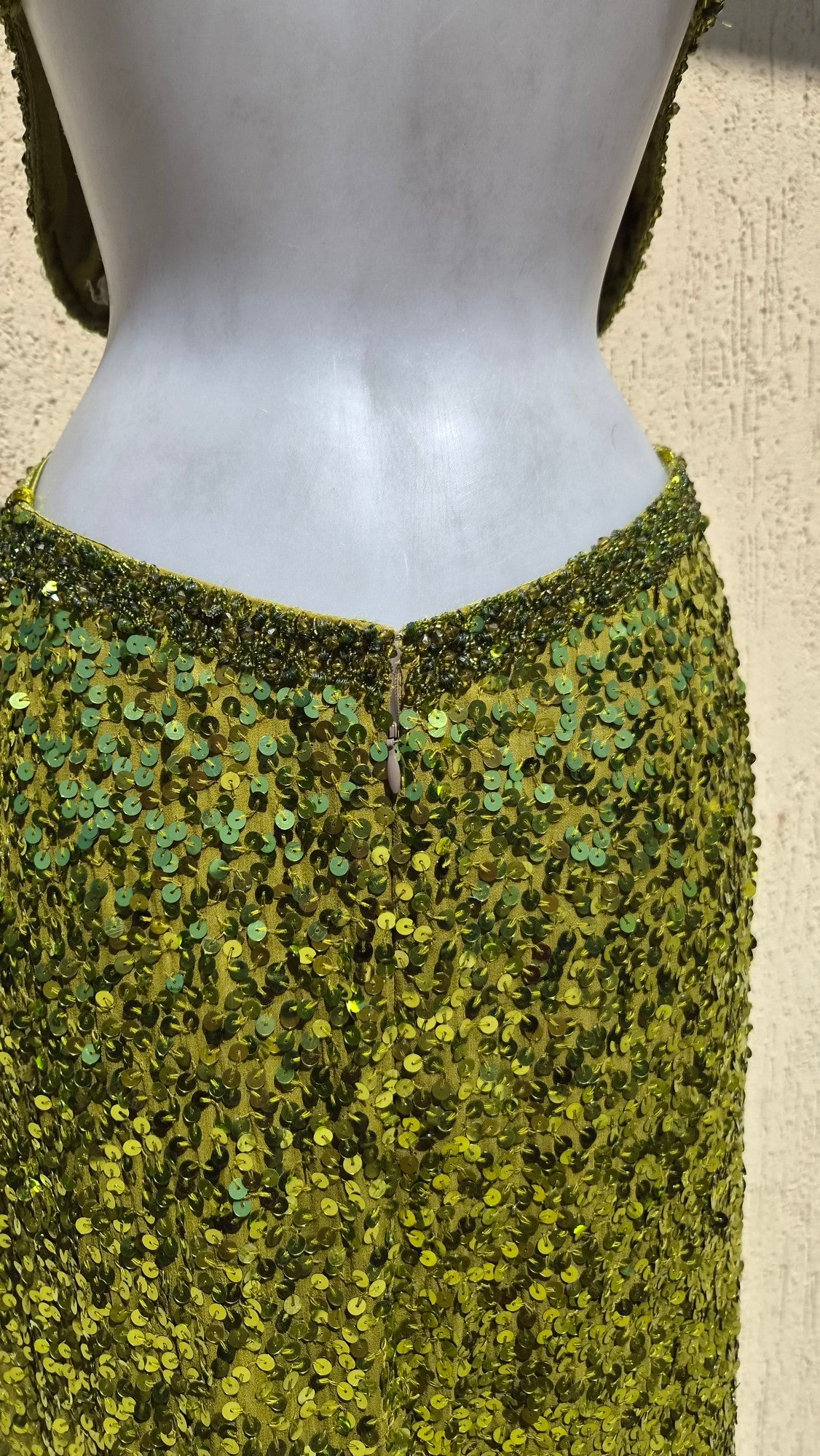 Robe verte brodée