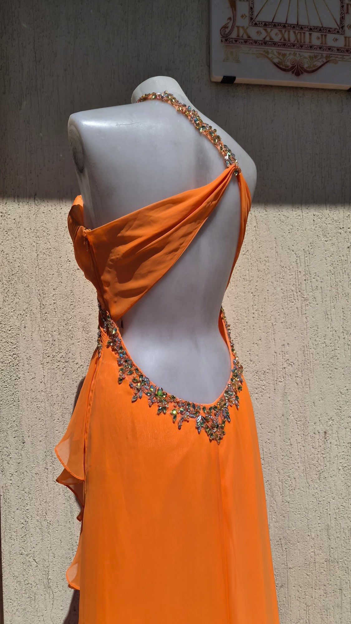 Robe orange brodée