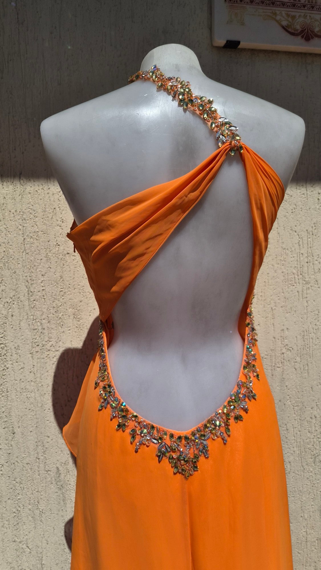 Robe orange brodée