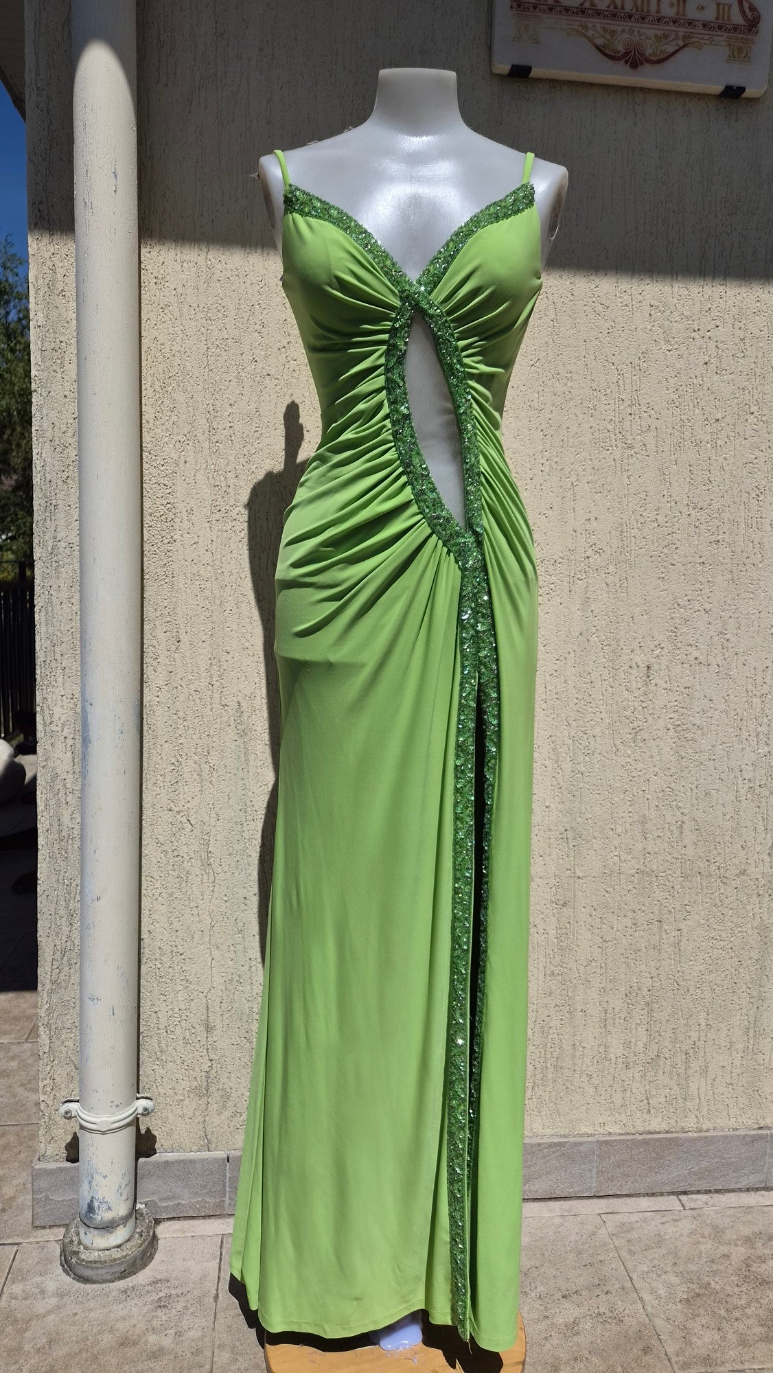 Maxi robe verte avec découpes
