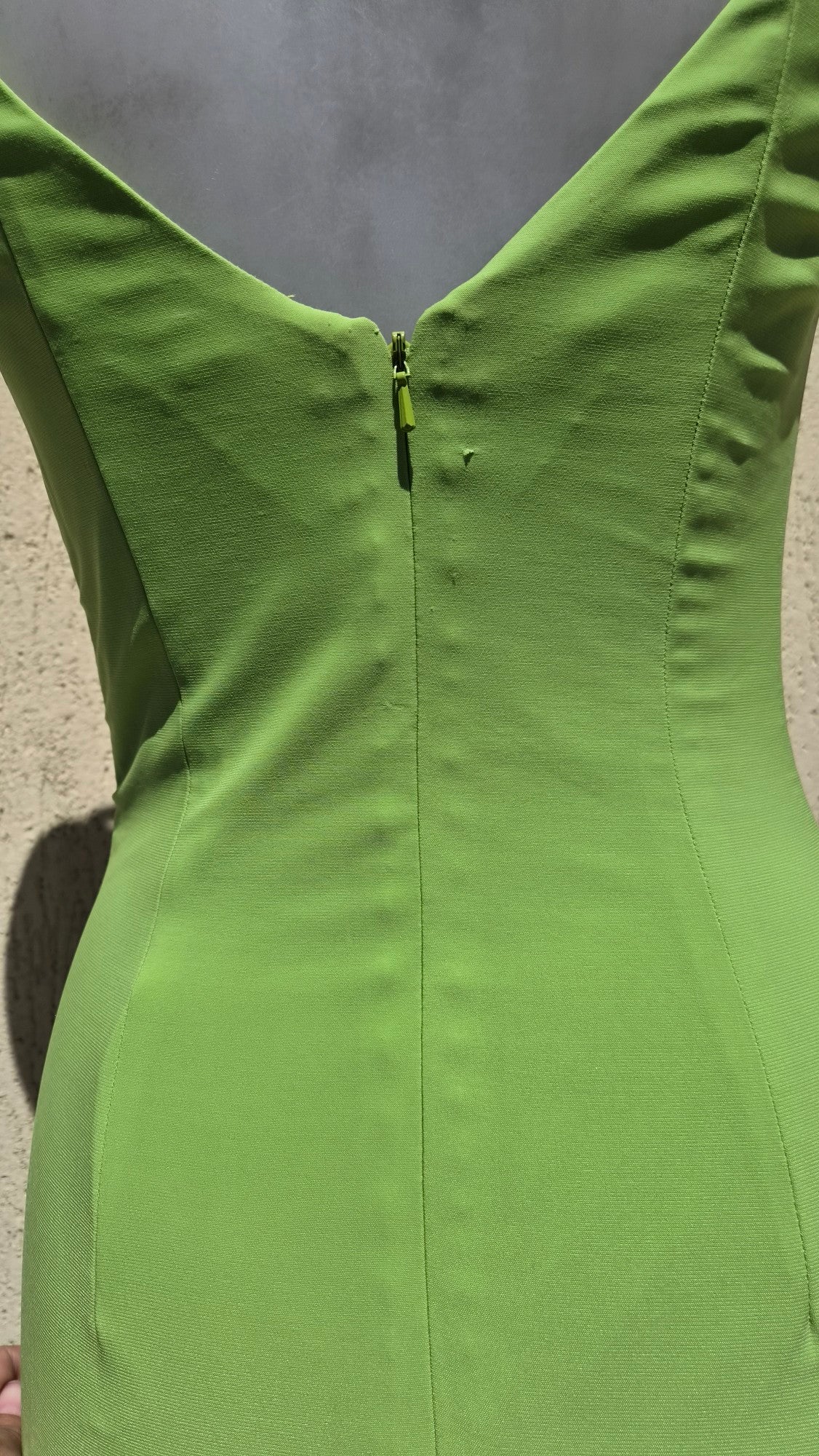 Maxi robe verte avec découpes