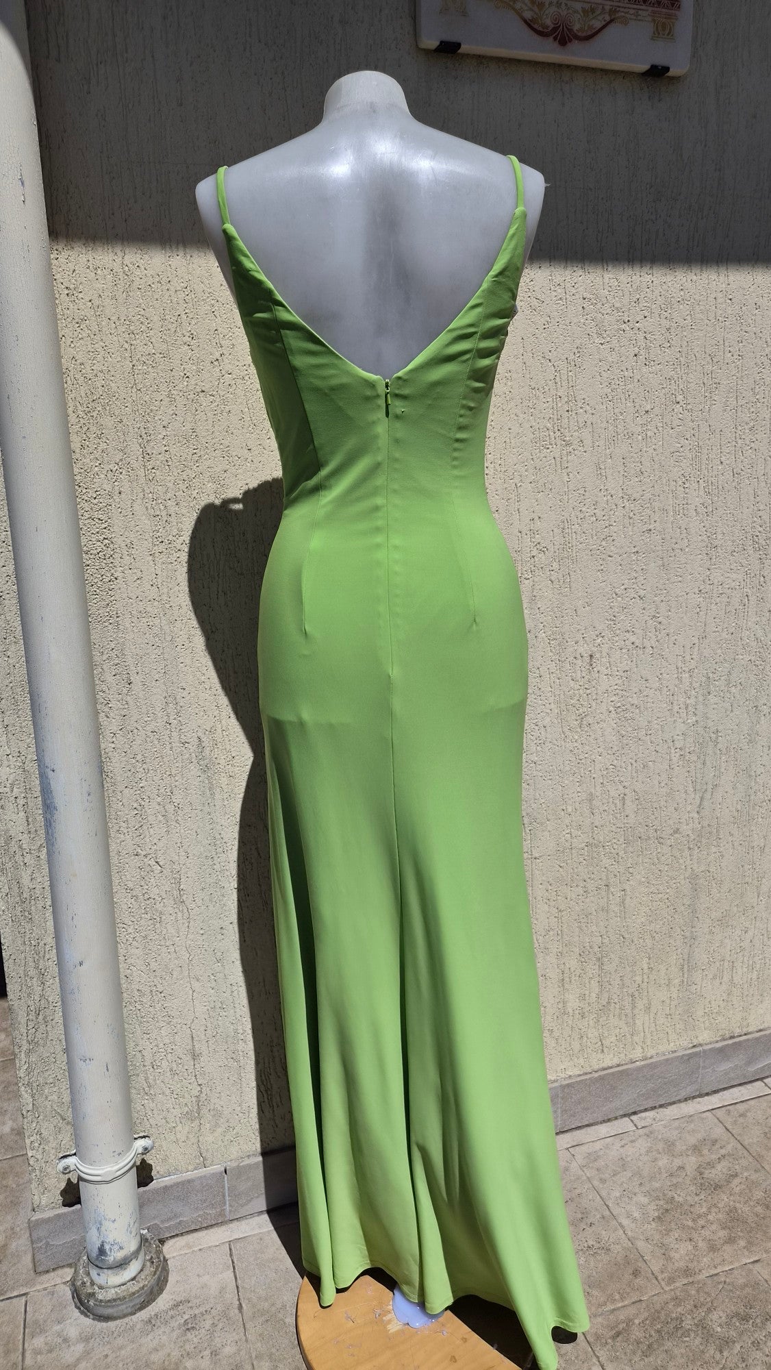 Maxi robe verte avec découpes