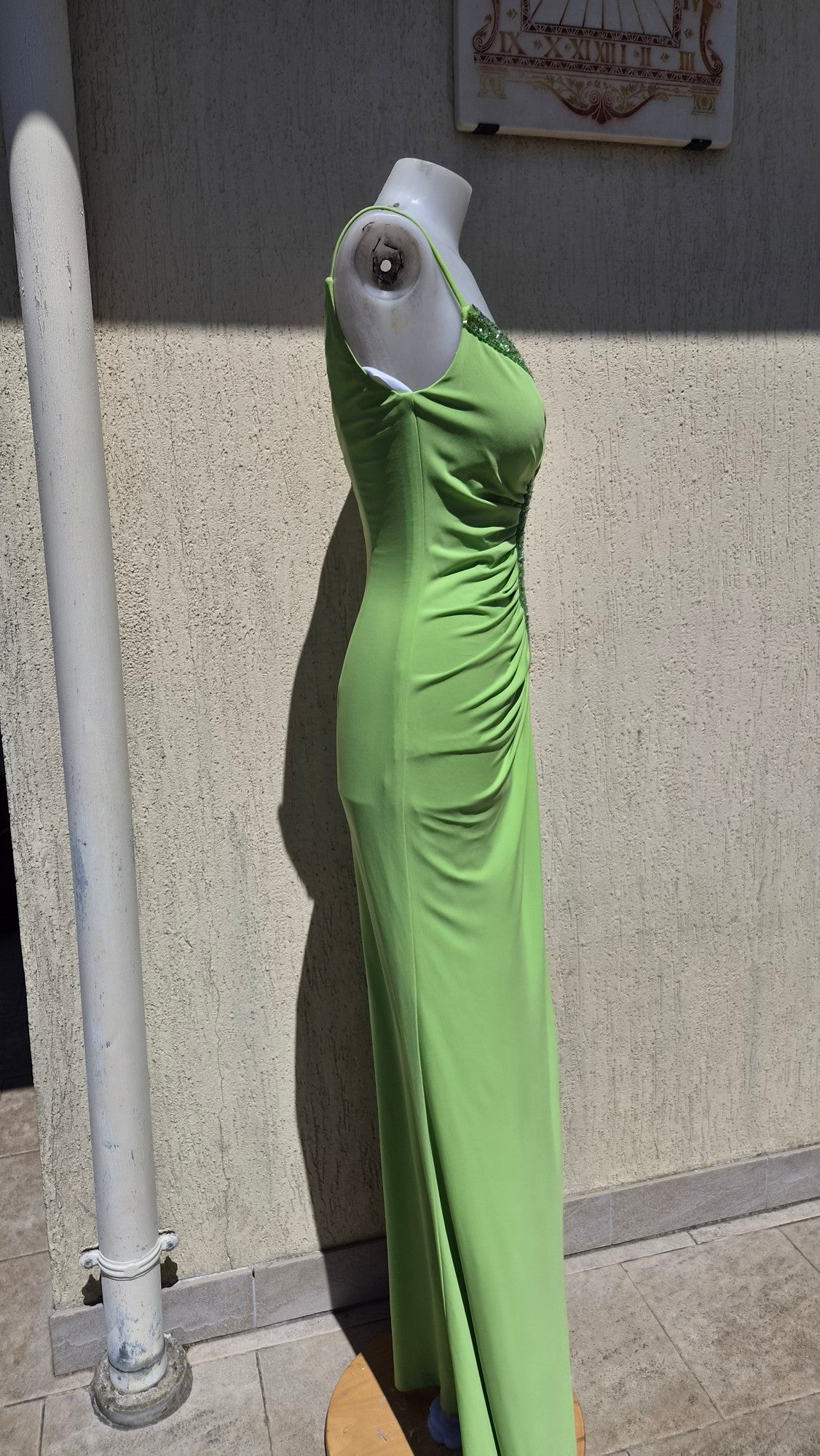 Maxi robe verte avec découpes