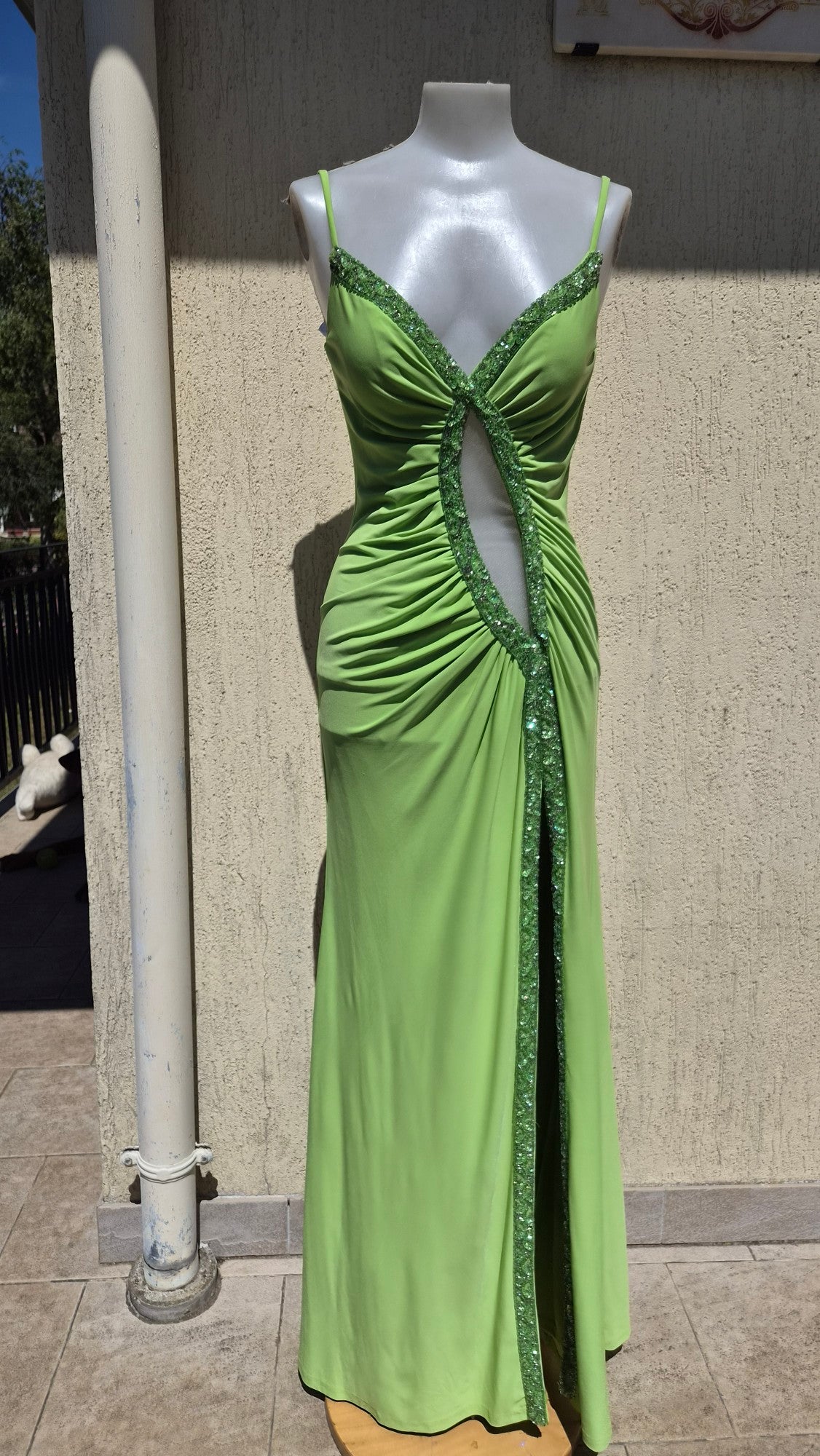 Maxi robe verte avec découpes