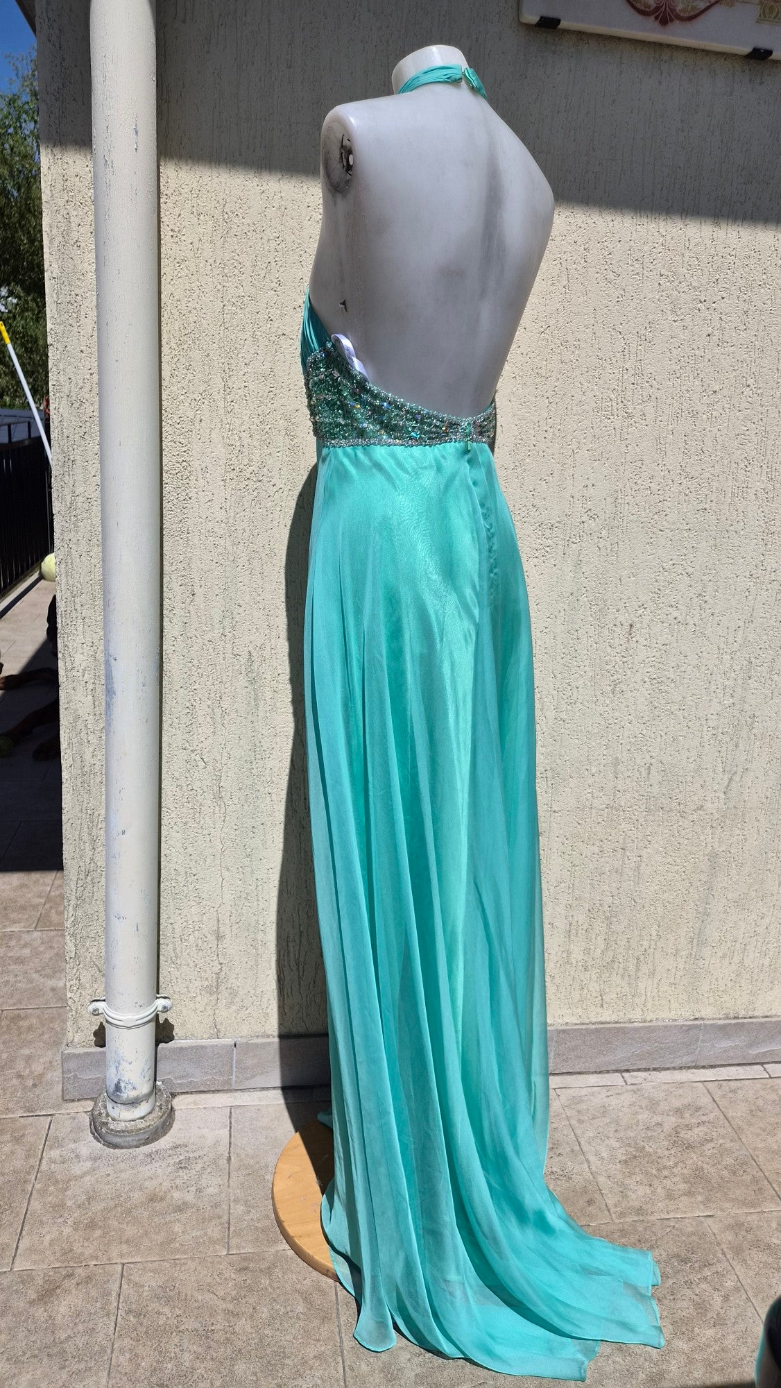 Robe bleu vert détails brodés