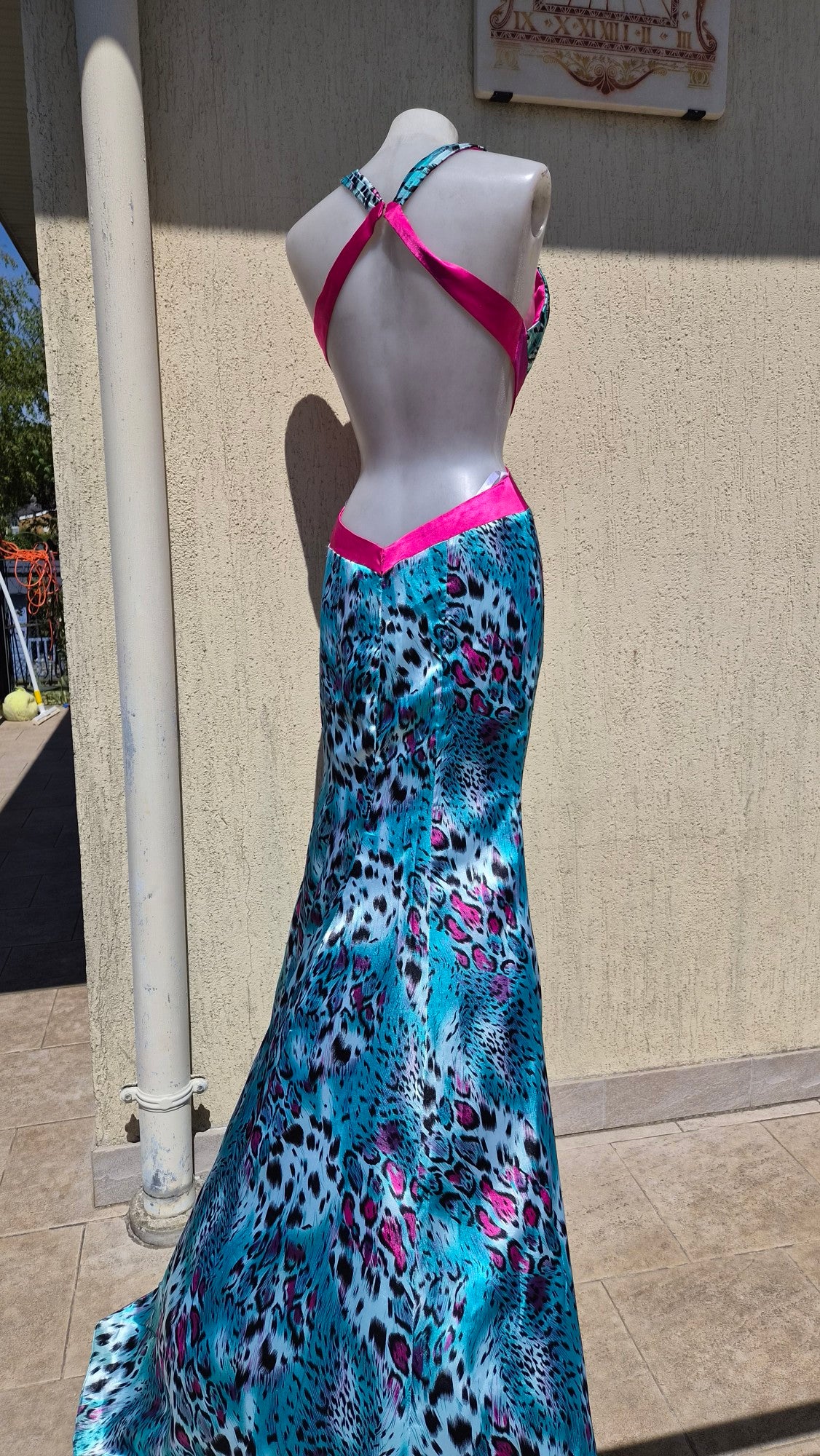 Robe léopard bleue dos nu échancré