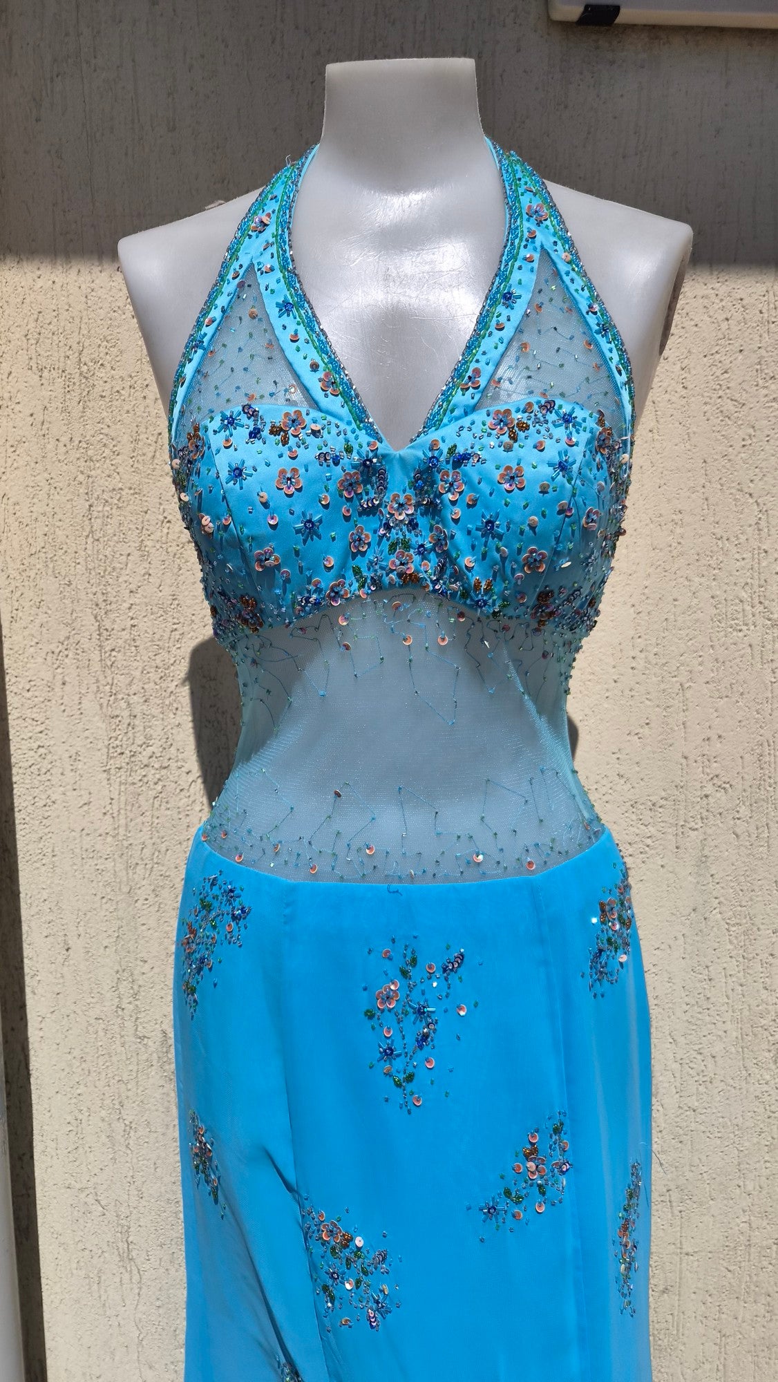 Robe bleue buste brodée