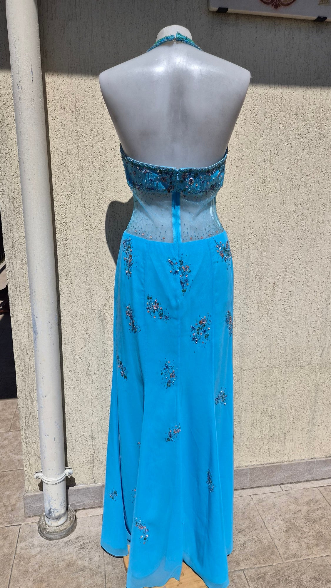 Robe bleue buste brodée