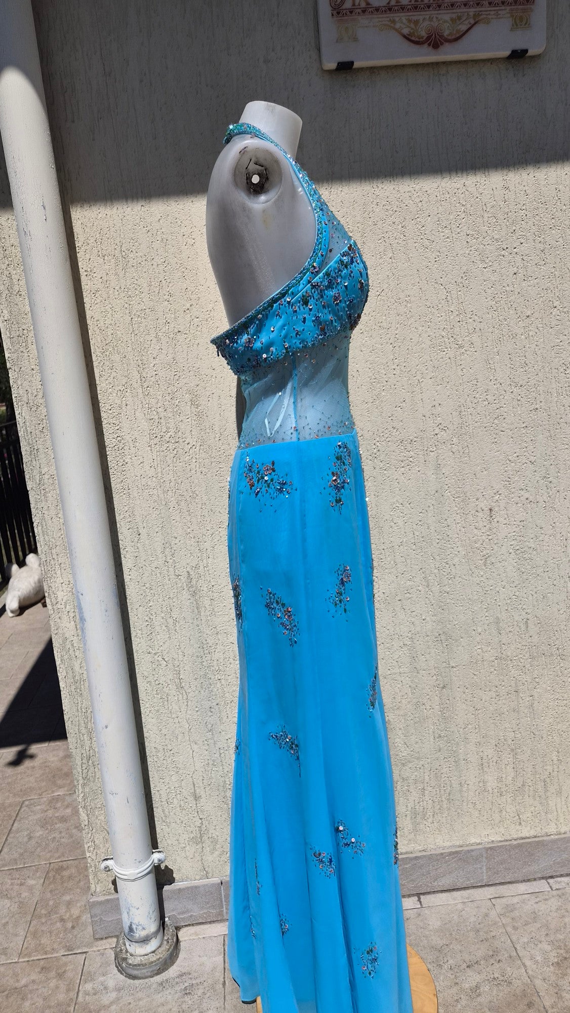 Robe bleue buste brodée