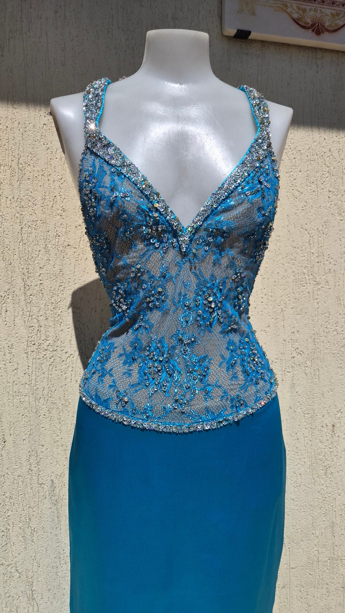 Robe bleue buste brodé