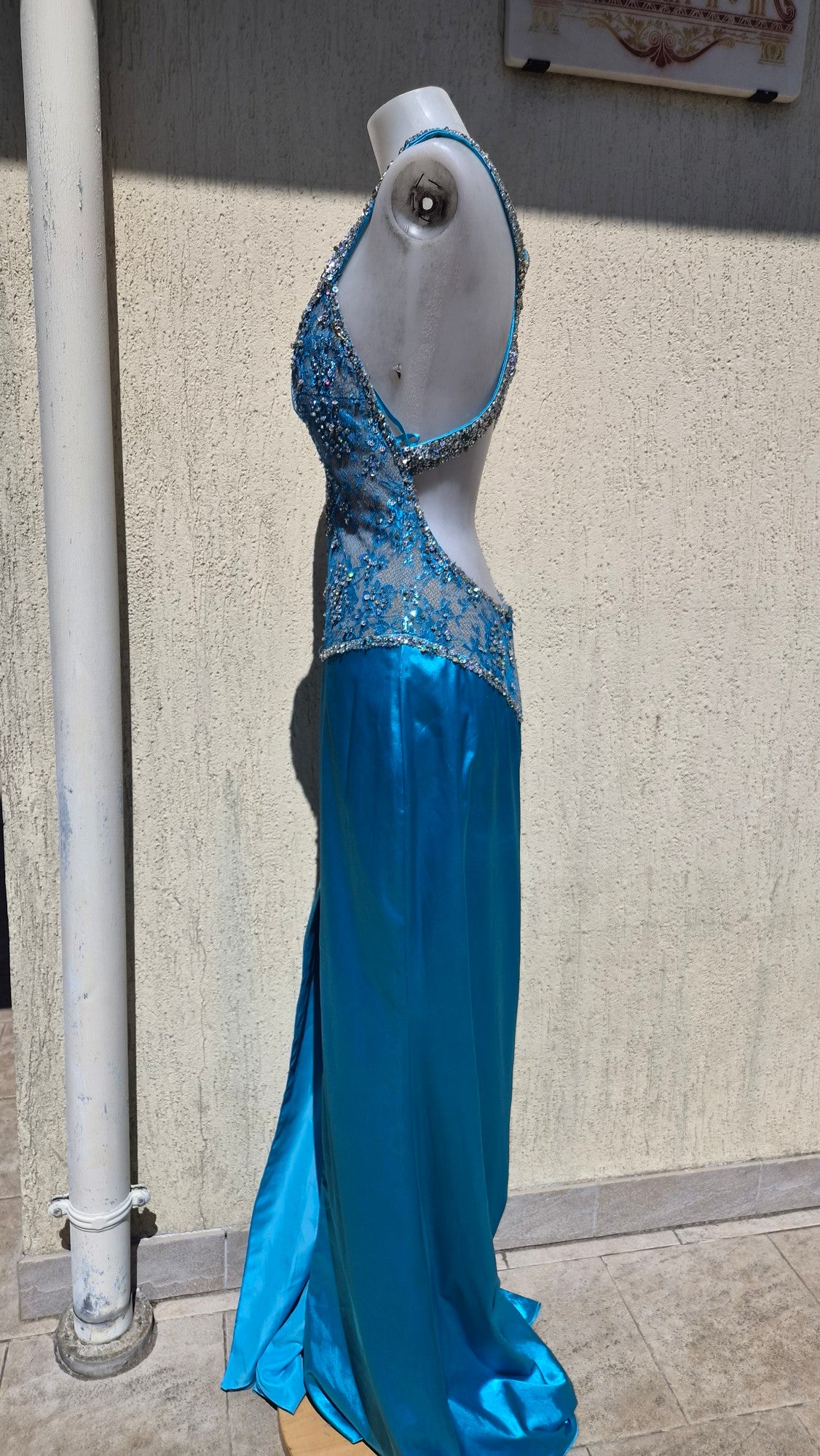 Robe bleue buste brodé