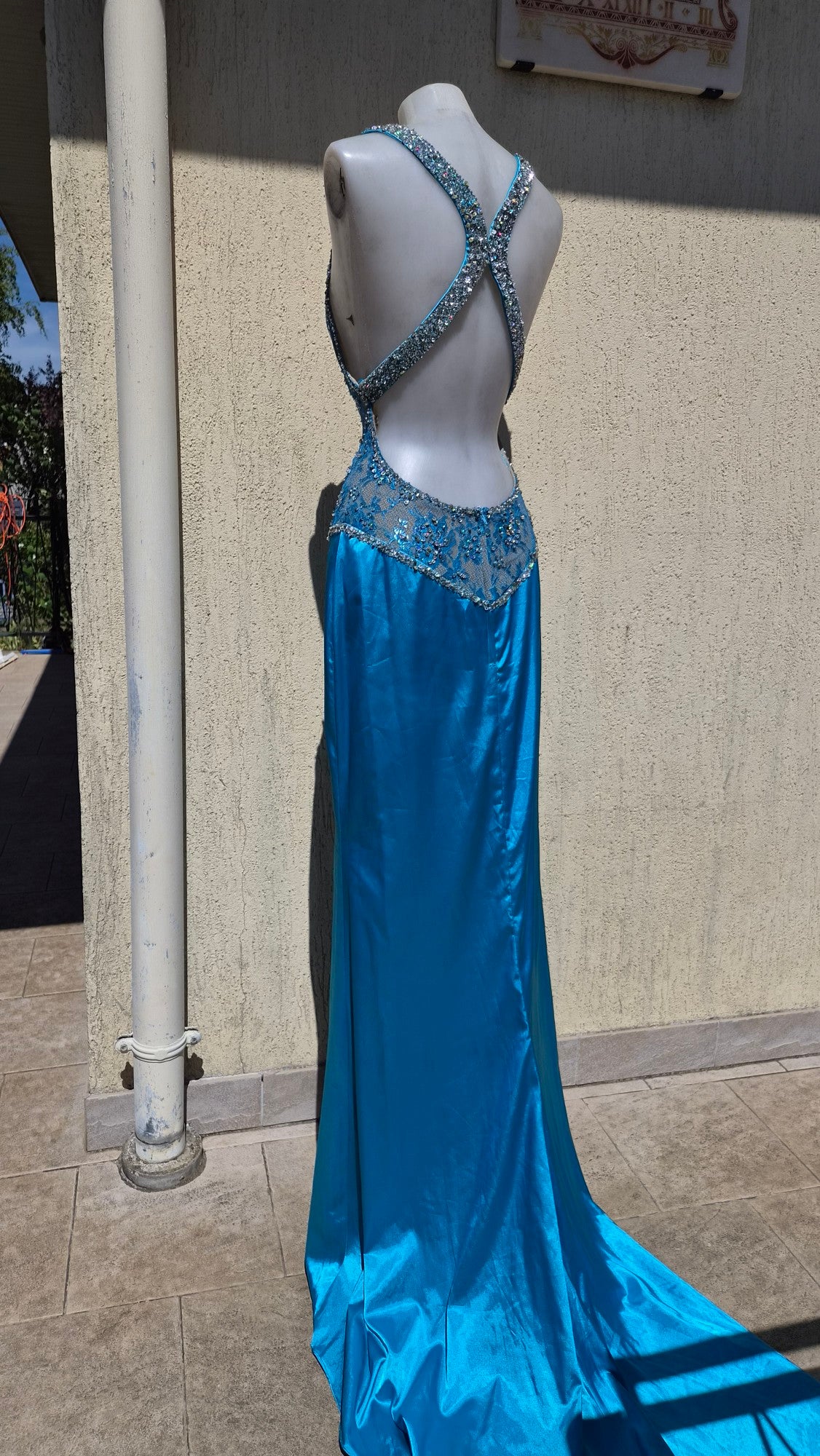 Robe bleue buste brodé