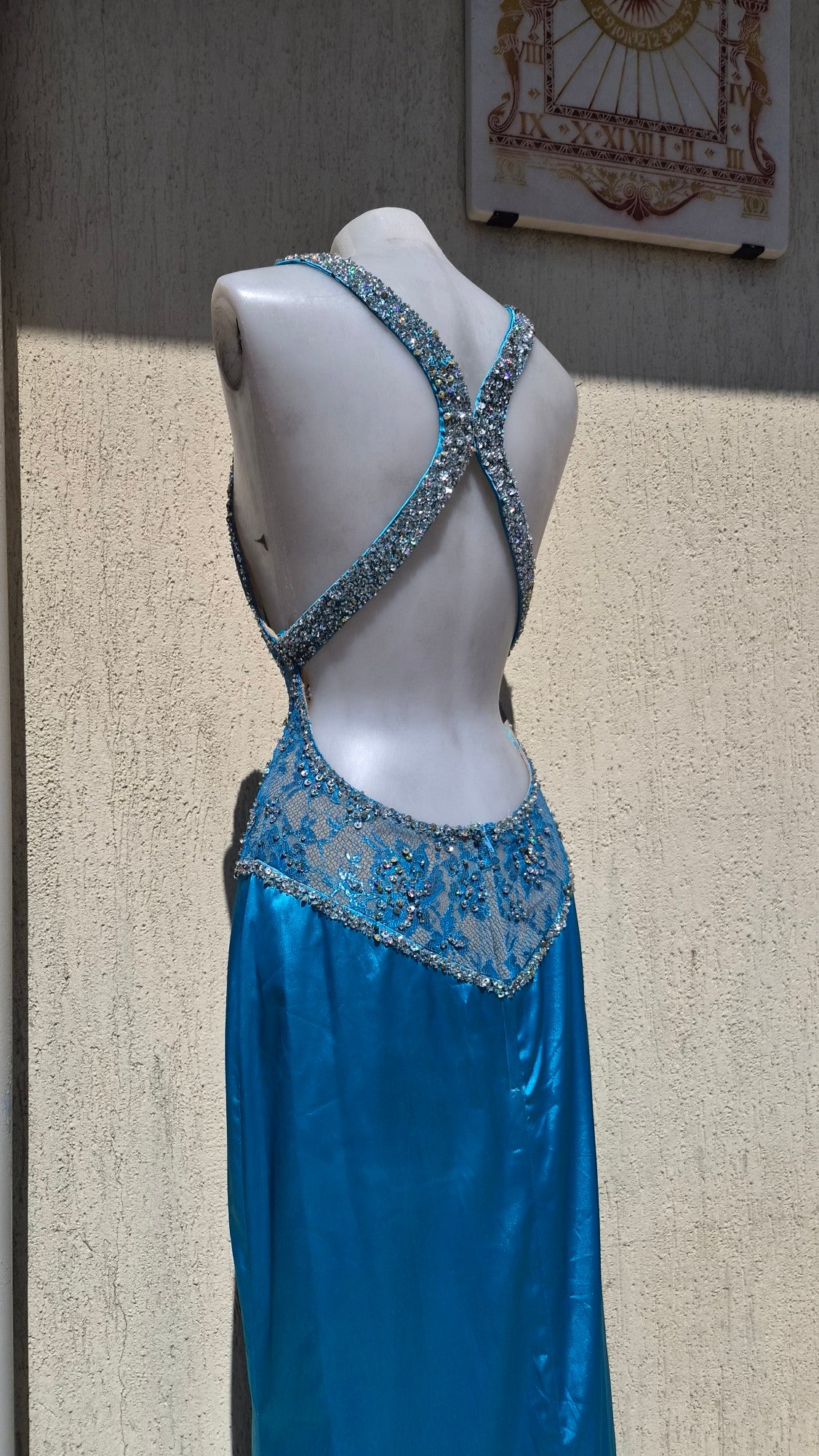 Robe bleue buste brodé