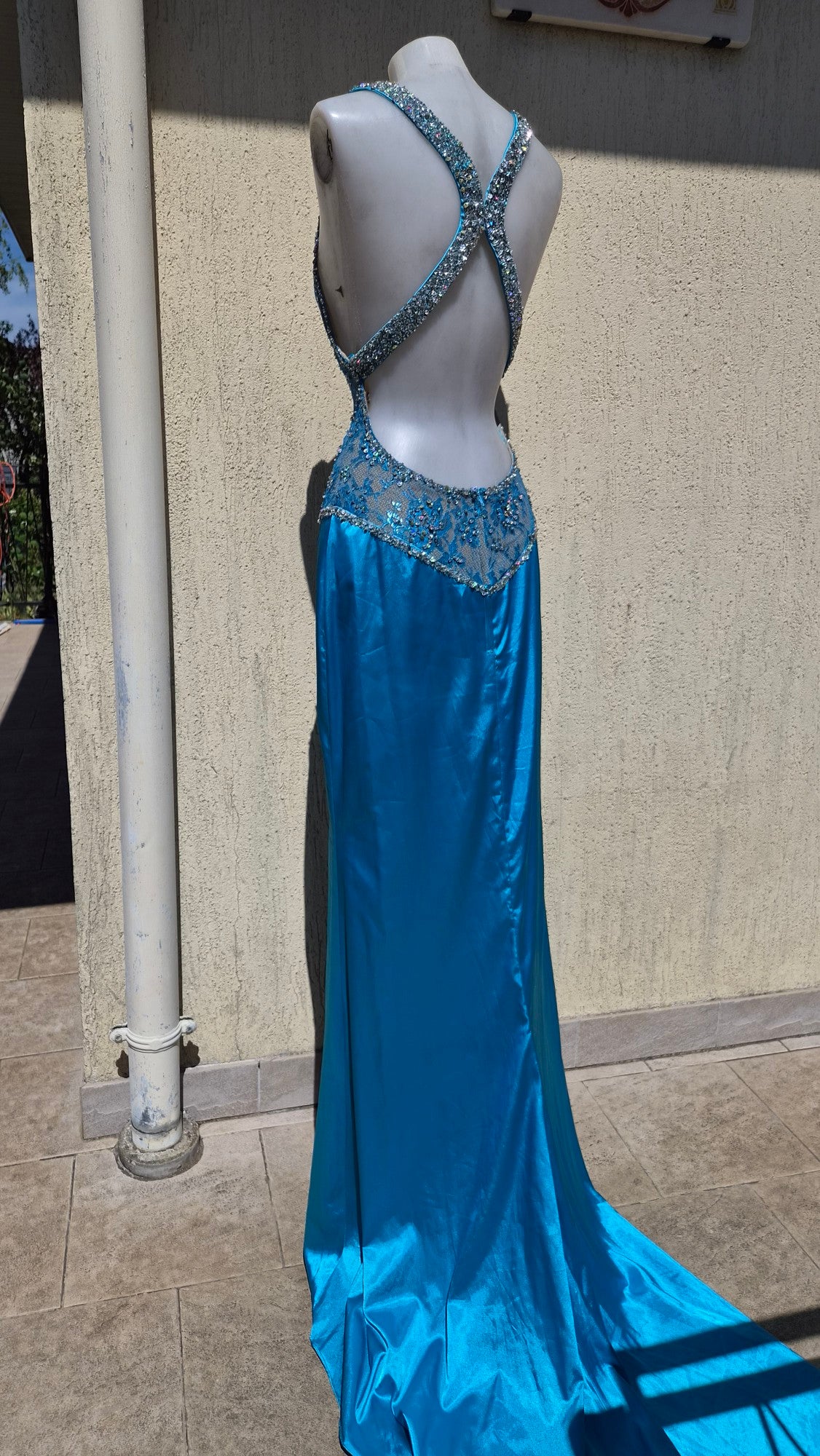 Robe bleue buste brodé
