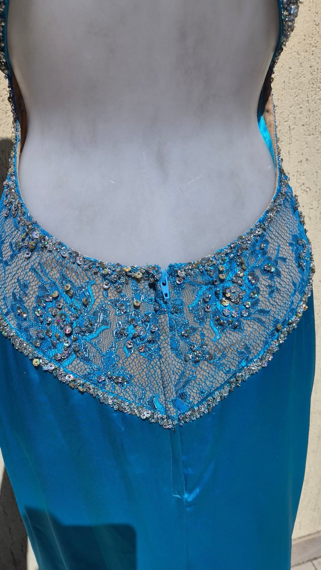 Robe bleue buste brodé