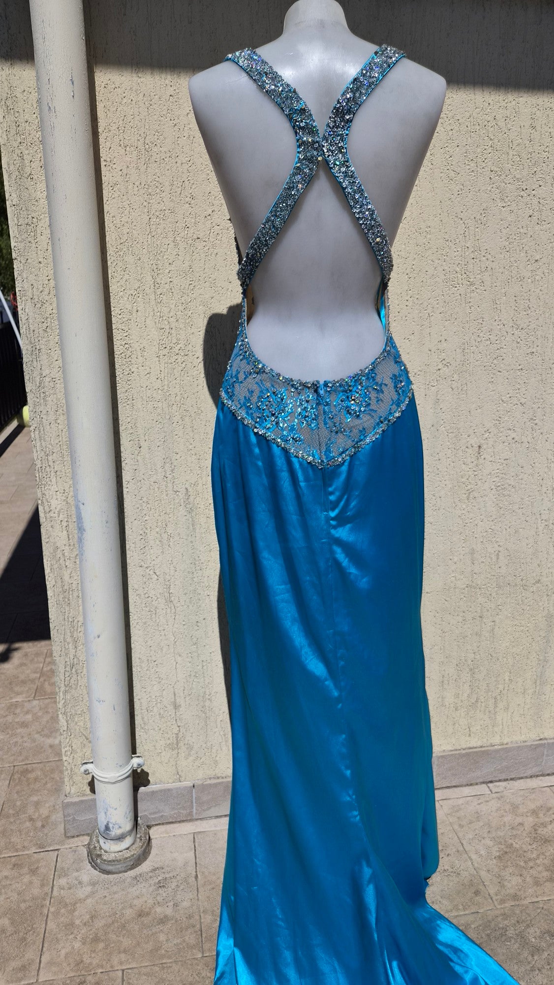 Robe bleue buste brodé